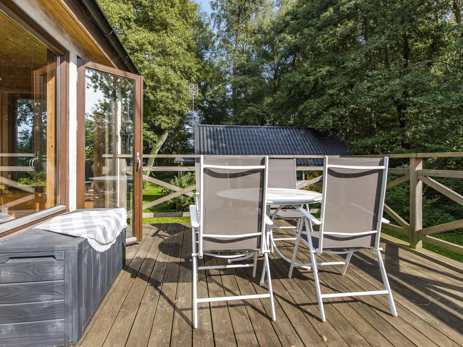 Kjuge Gula Huset-Buiten