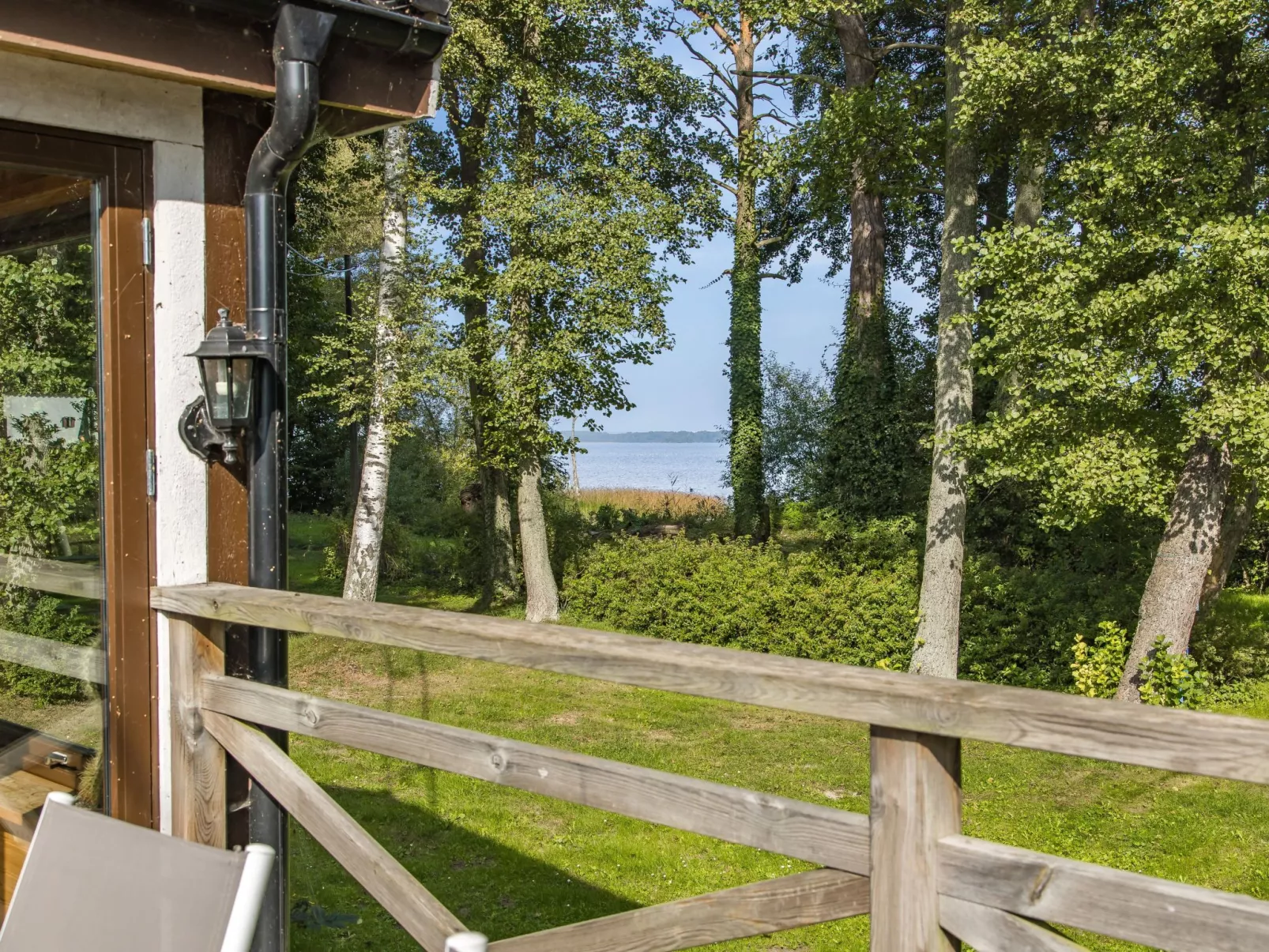 Kjuge Gula Huset-Buiten