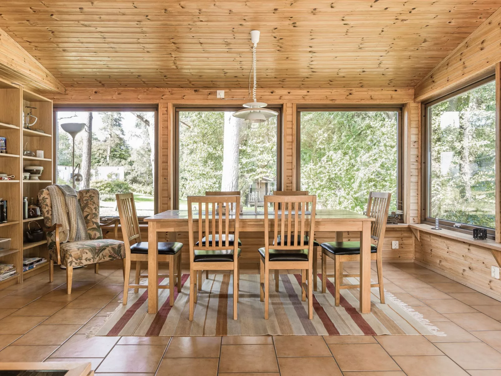Kjuge Gula Huset-Binnen