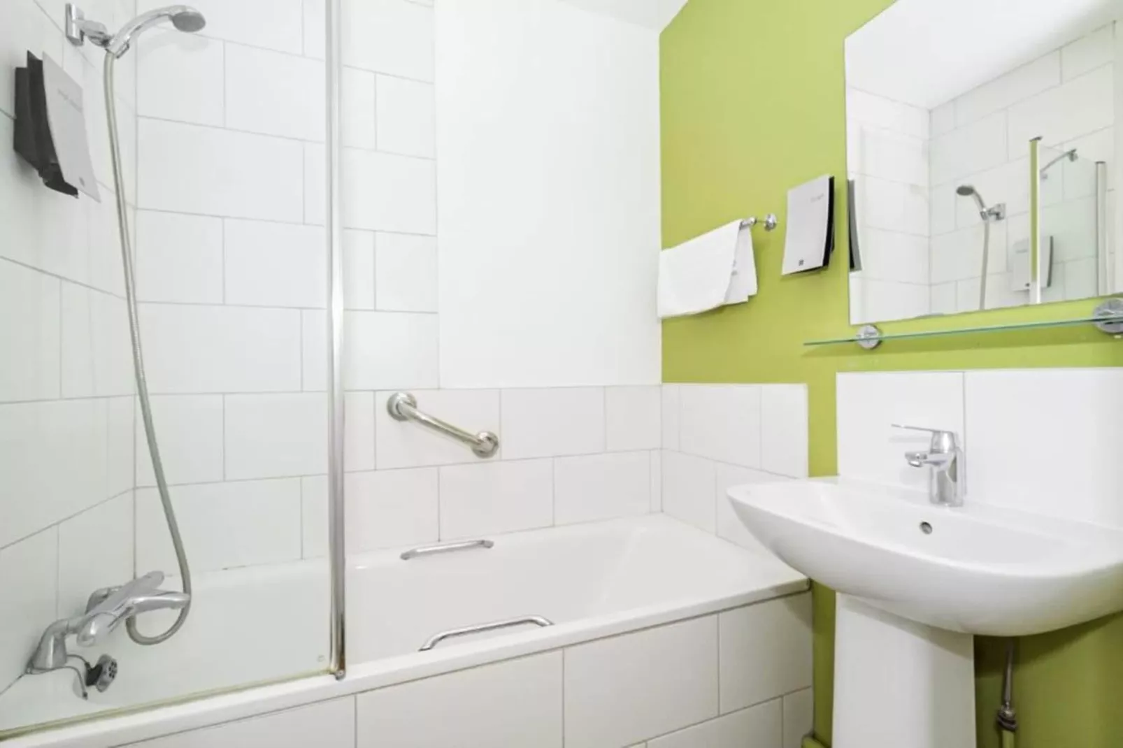 Standard Double Room - Badkamer