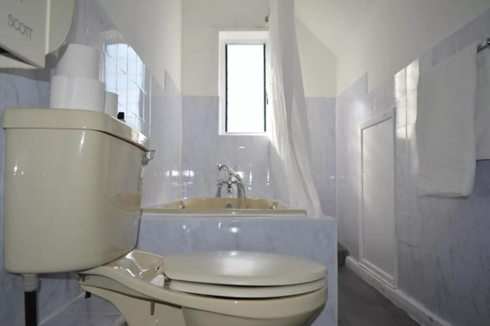 Two Bed Room Apartment (6 Guest) - Badkamer