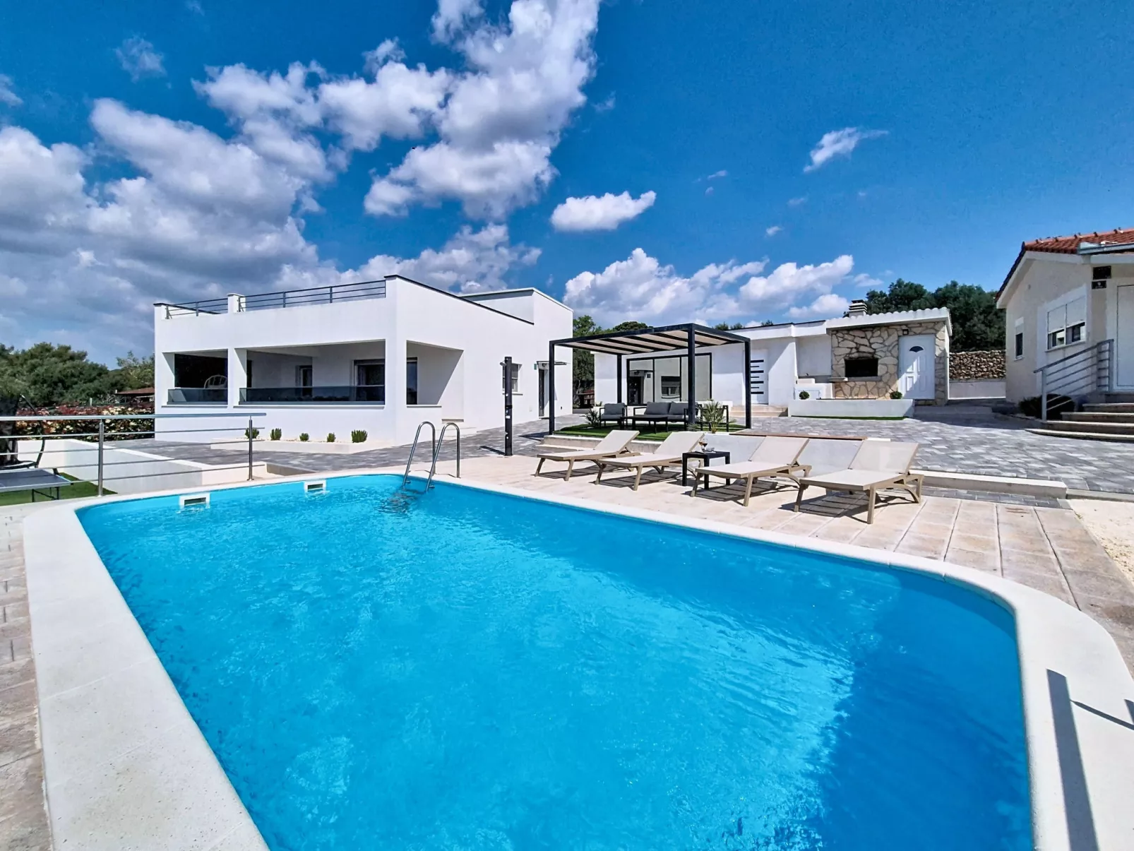 Ria with heated pool