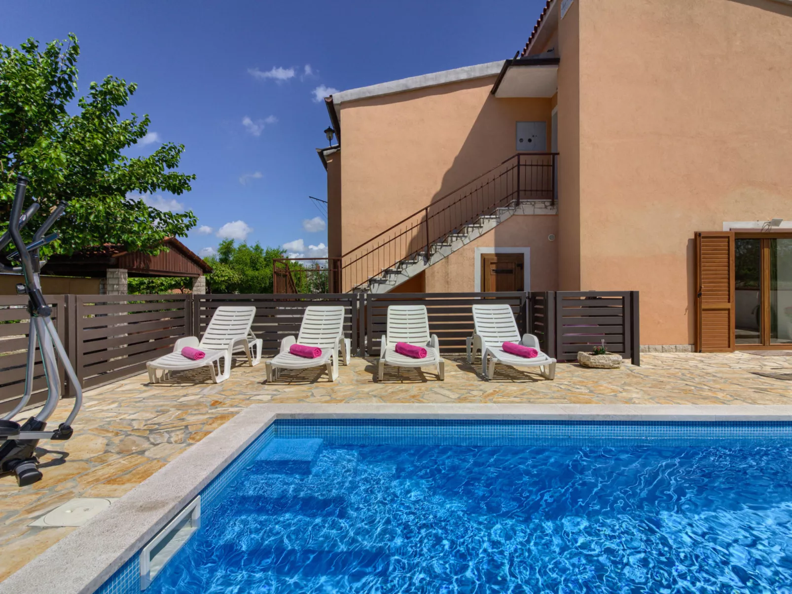 Villa SANI