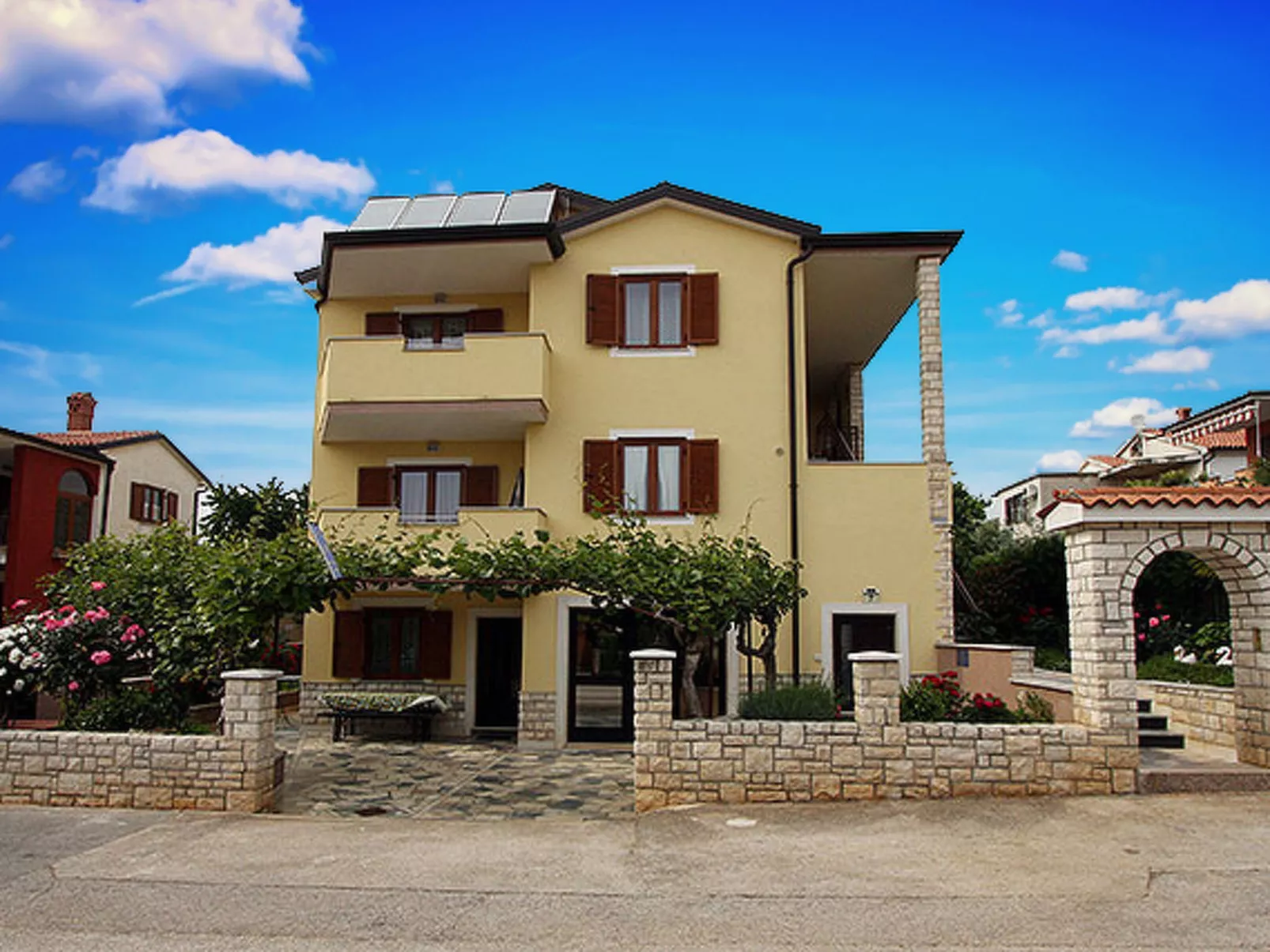 Apartment 823