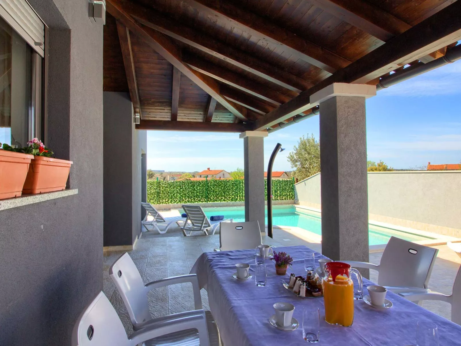 Villa Verde with heated pool