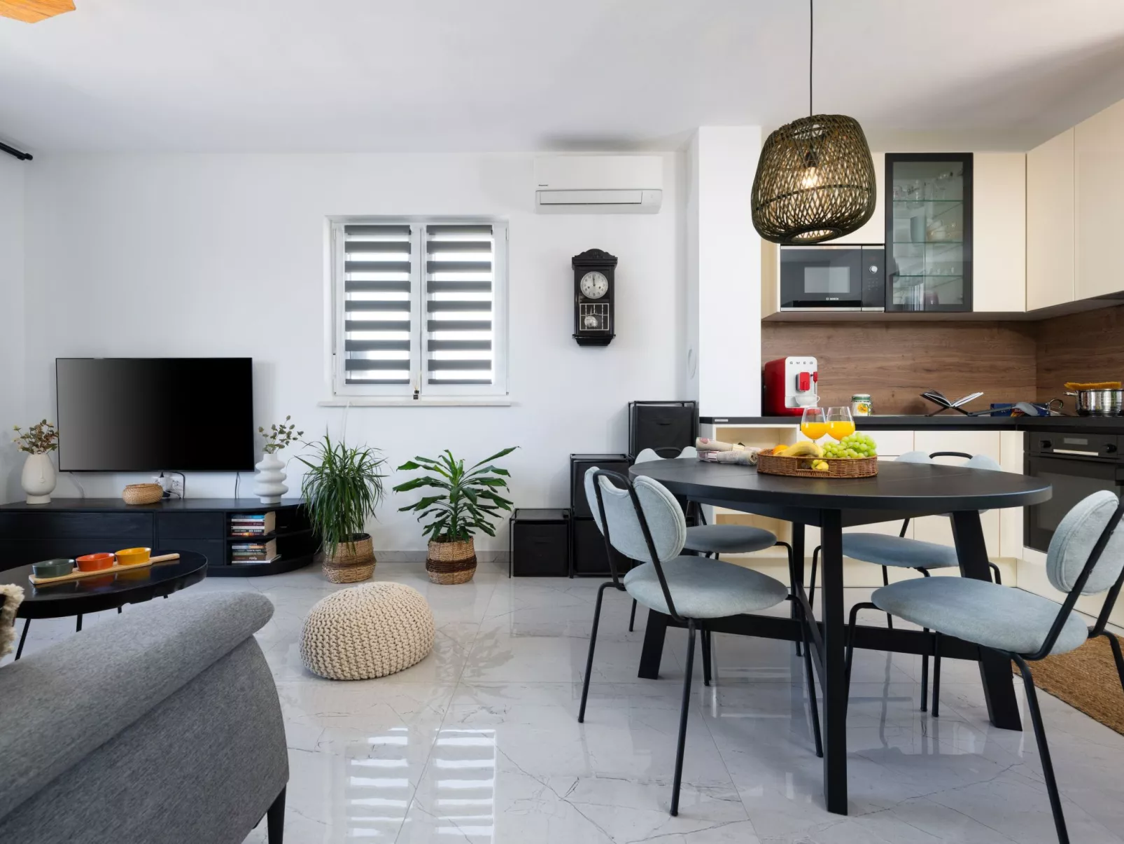 "Grau" mit Terrasse