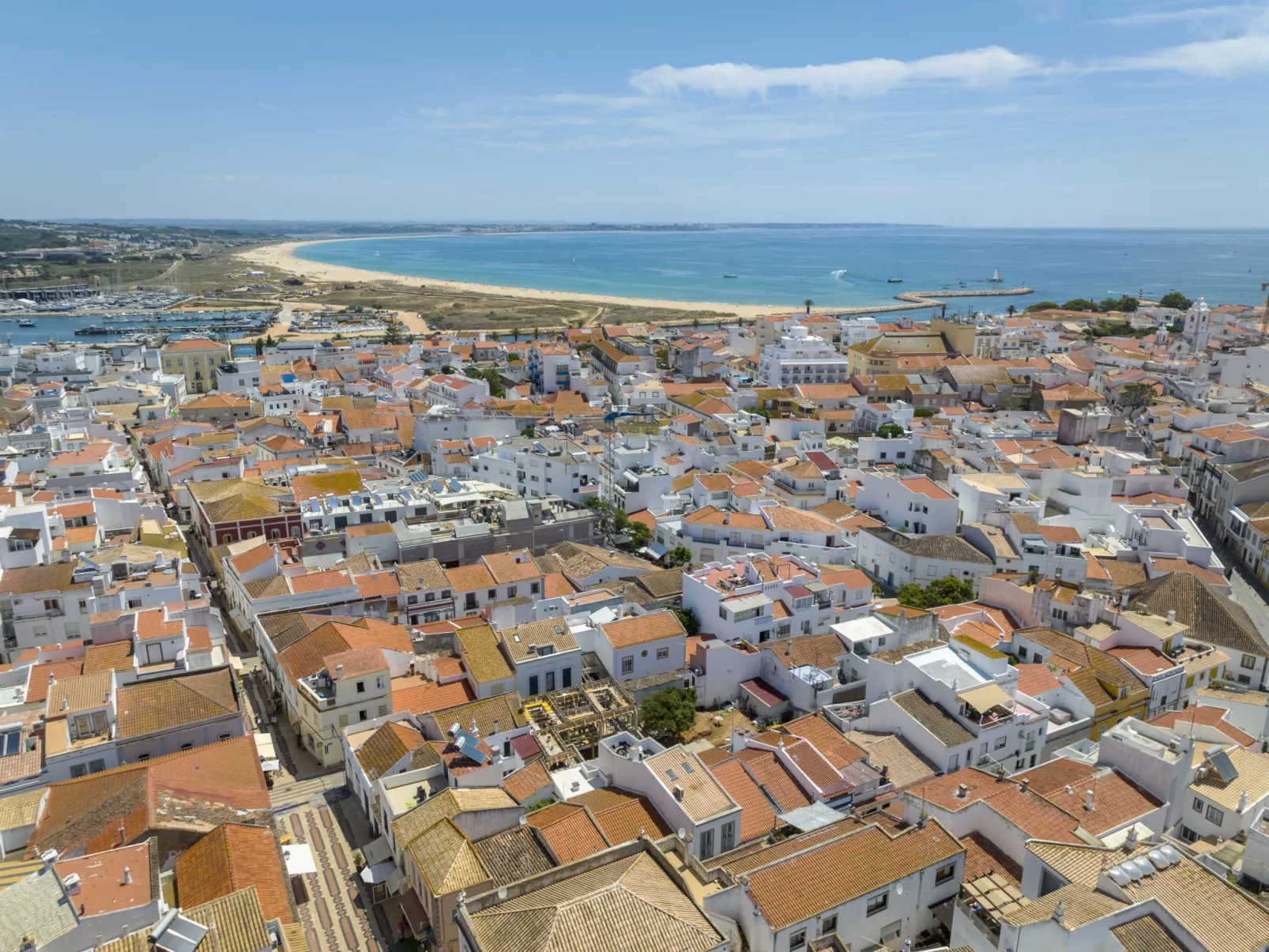 Dona Meia Praia-Buiten