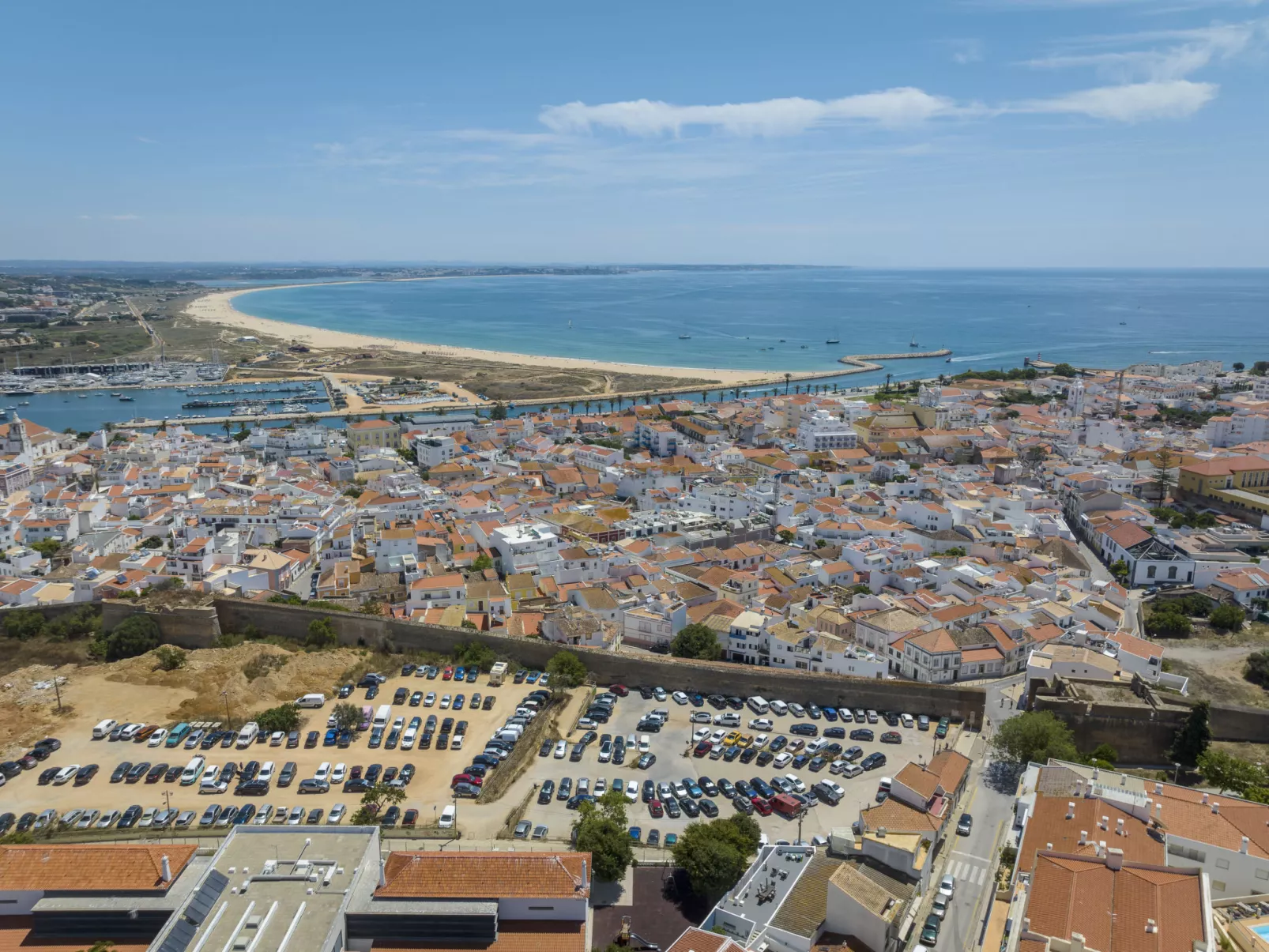 Dona Meia Praia-Buiten