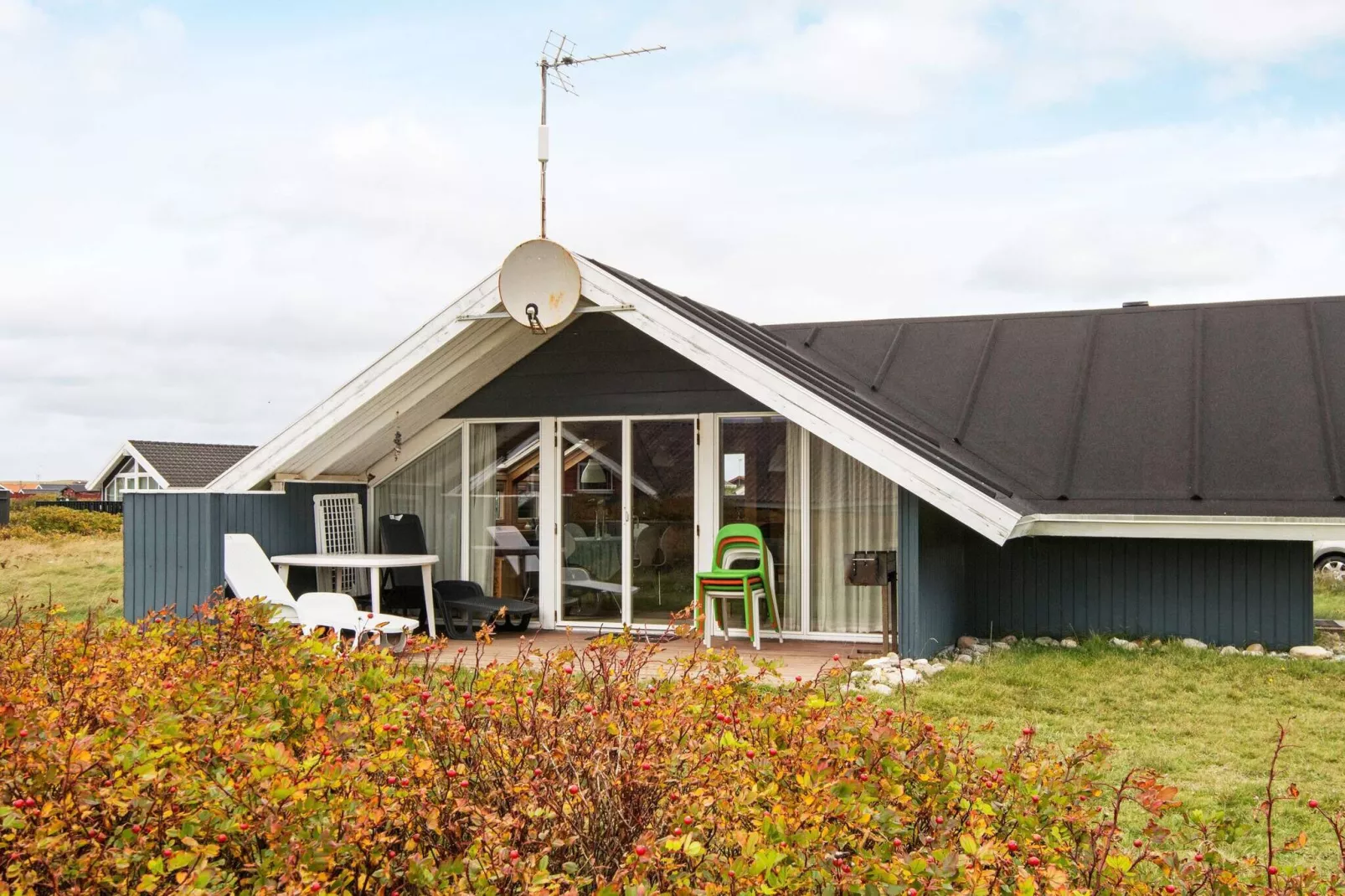 Modern vakantiehuis in Harboøre met uitzicht op het meer