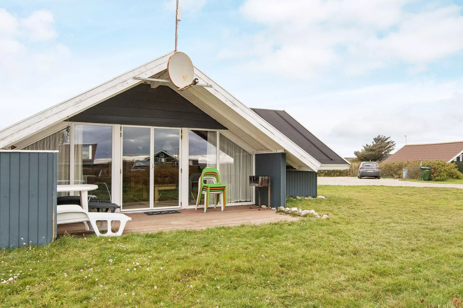 Modern vakantiehuis in Harboøre met uitzicht op het meer-Buitenlucht