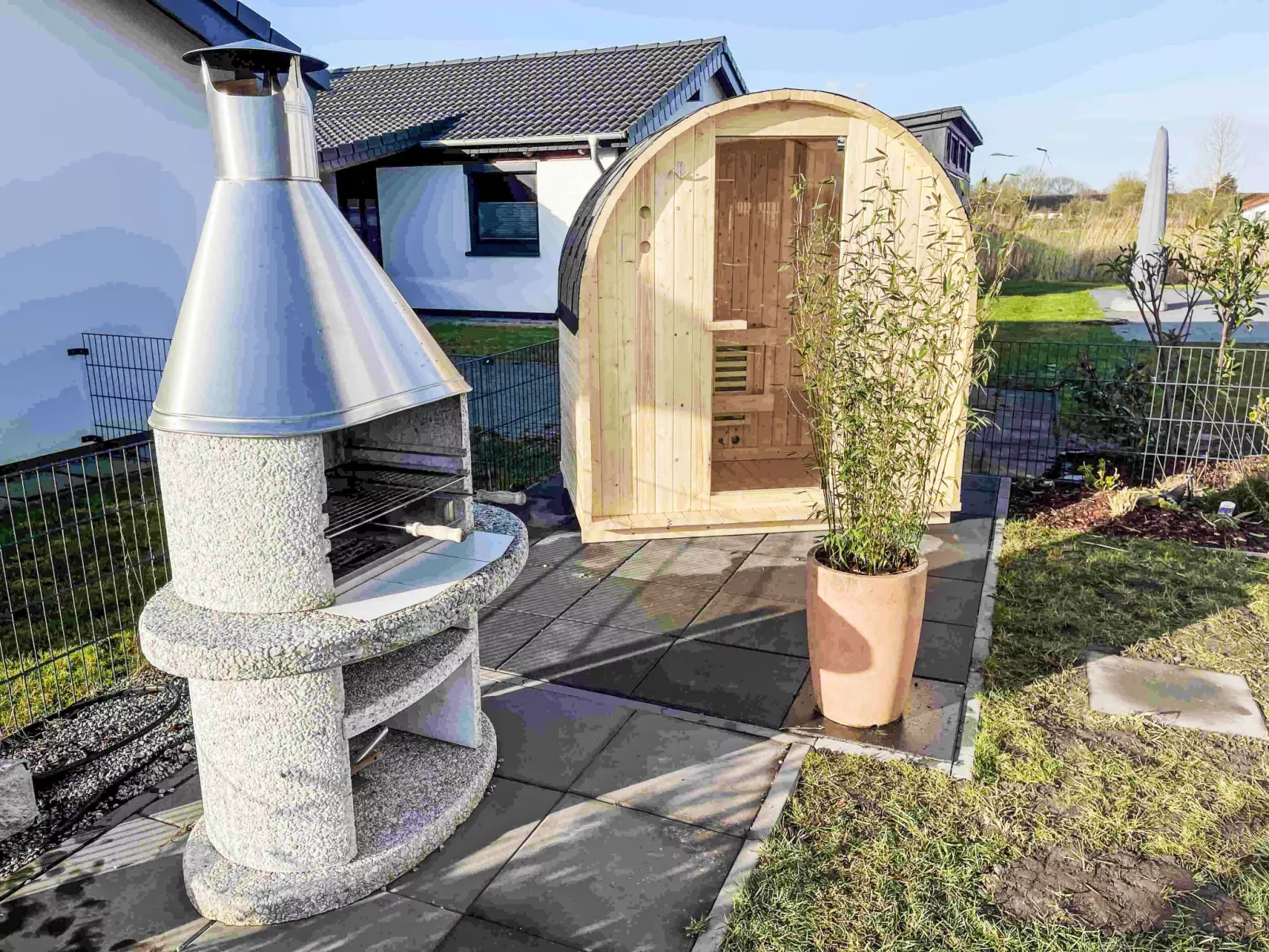 G22 Haus mit Garten, Strandkorb und Grillkamin - Buiten