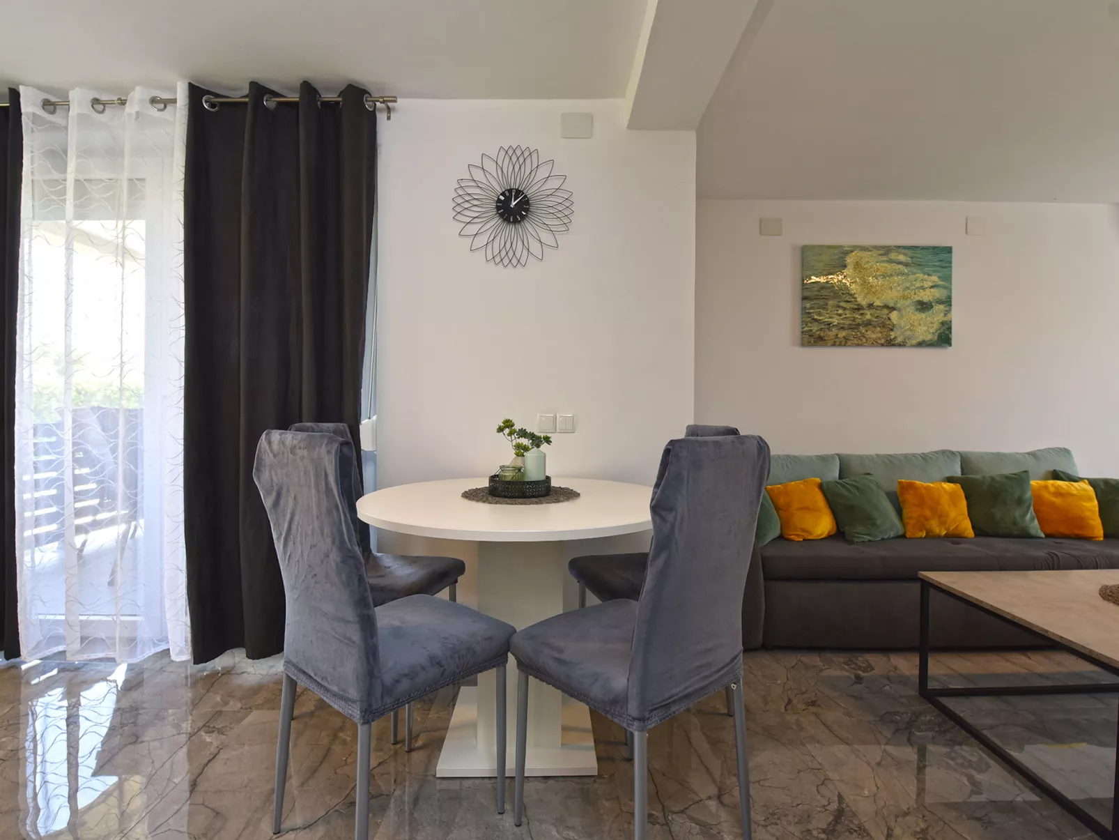 House 2154 - Binnen