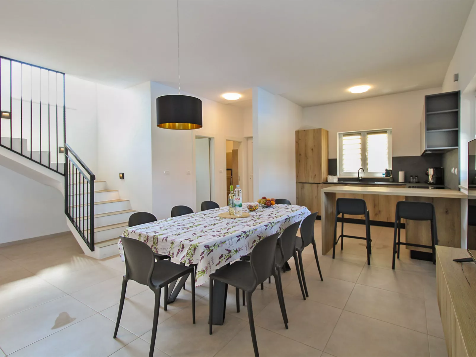 House 2351 - Binnen