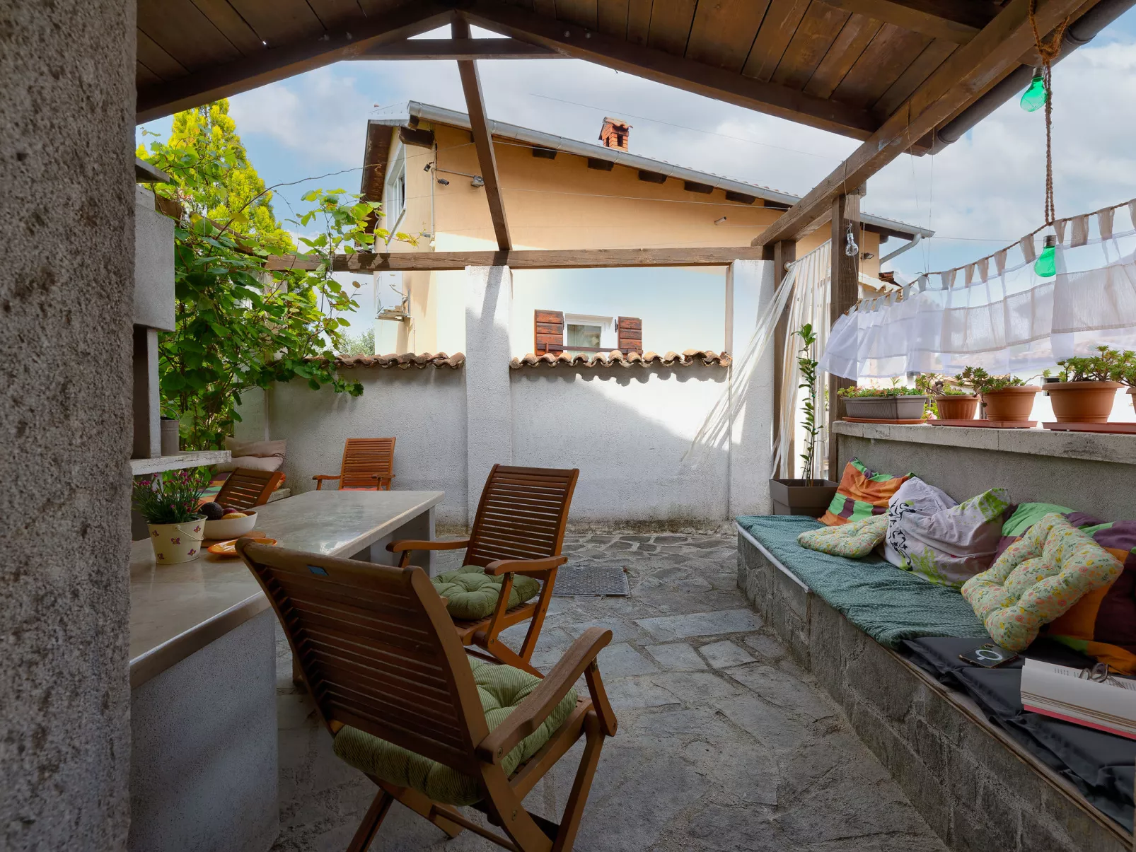 House Rea - Buiten