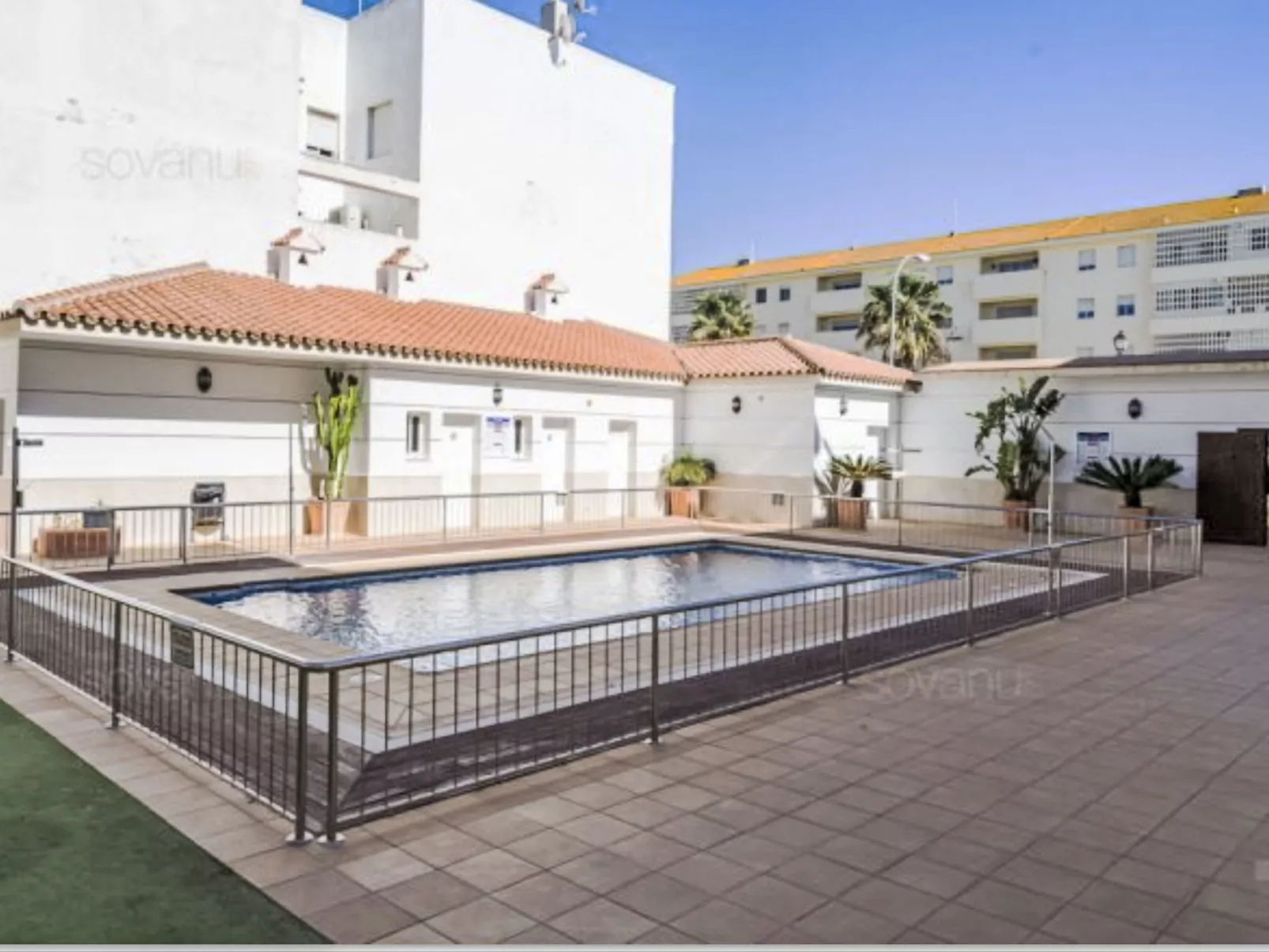 In Conil De La Frontera mit gemeinsamem Pool, Grill und Garten