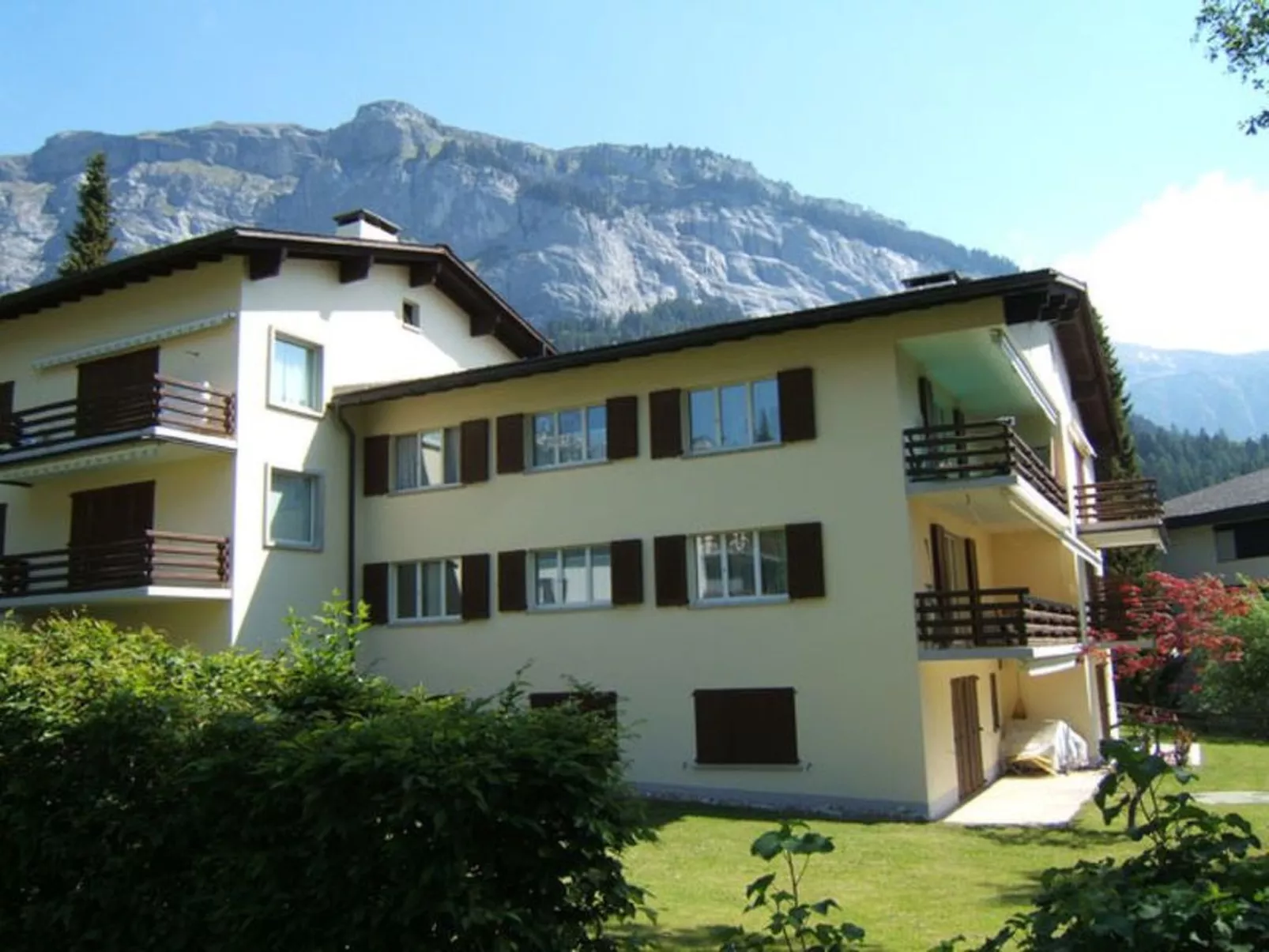 Arcula, (Flims Dorf). Grosszügige 3.5 Zimmerwohnung, 105 m2, ruhig & zentral ge