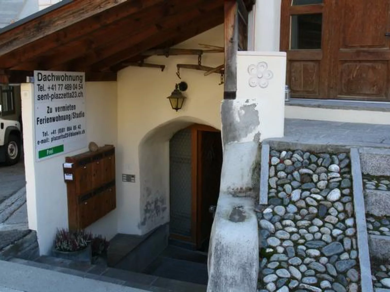 Dachwohnung Plazzetta 23, (Sent).