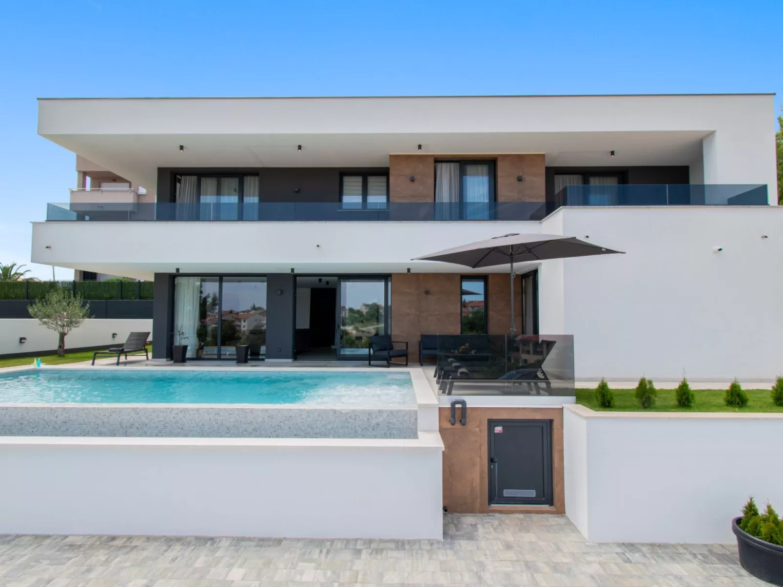 Villa Infinity Gem