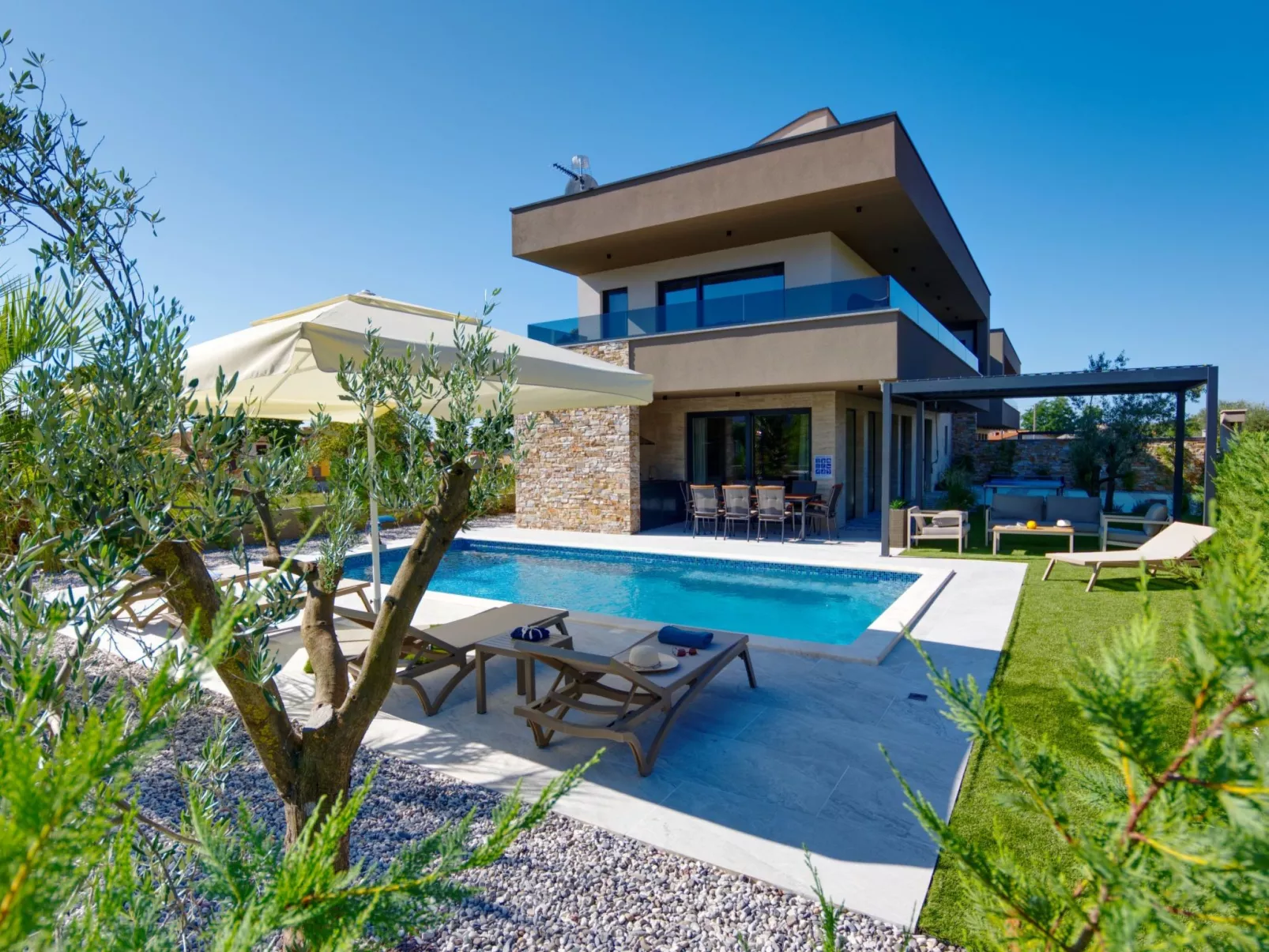 Villa Pieron & Bavigo Holiday Complex for 16 Persons