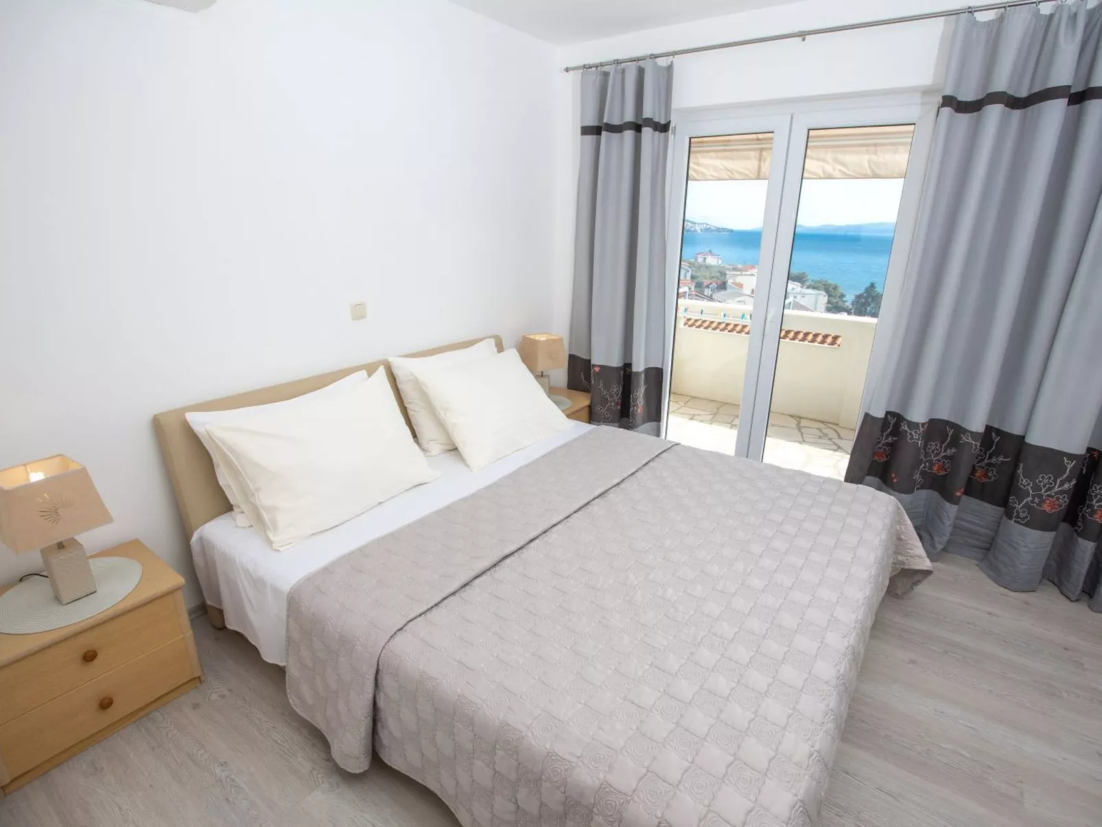 Nette Wohnung in Duće mit Großer Terrasse
