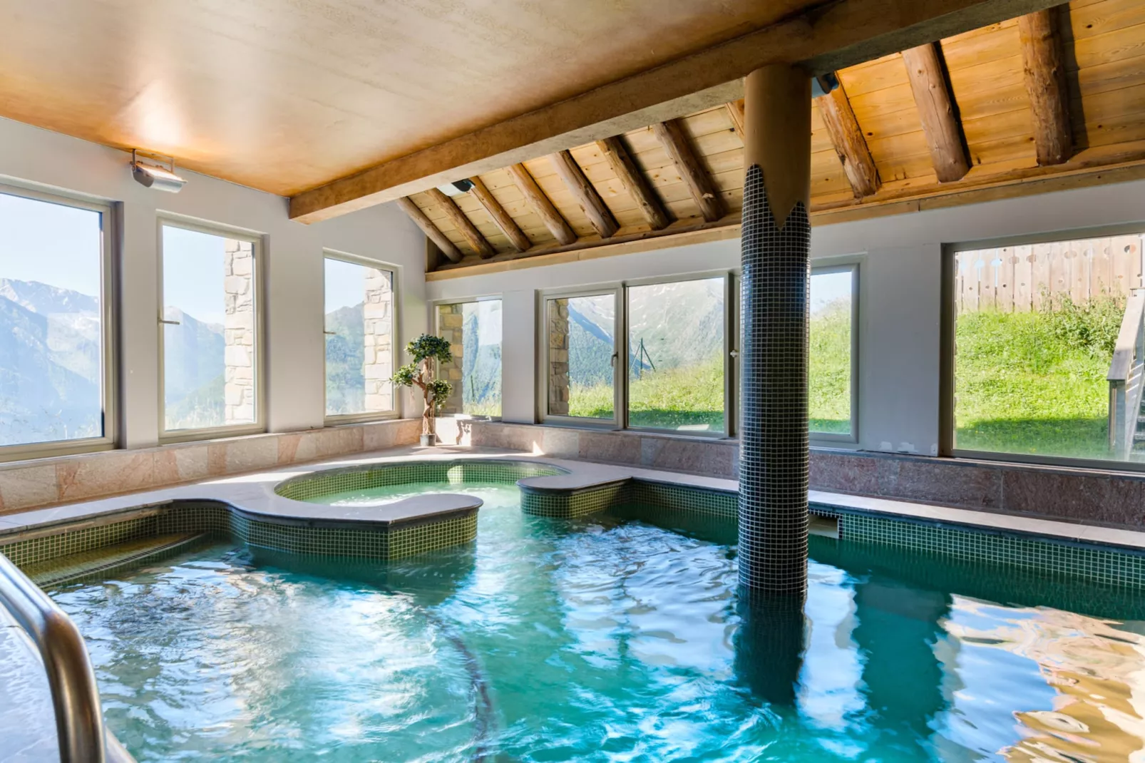 Les Chalets de l'Adet One alcove bedroom for six OTA