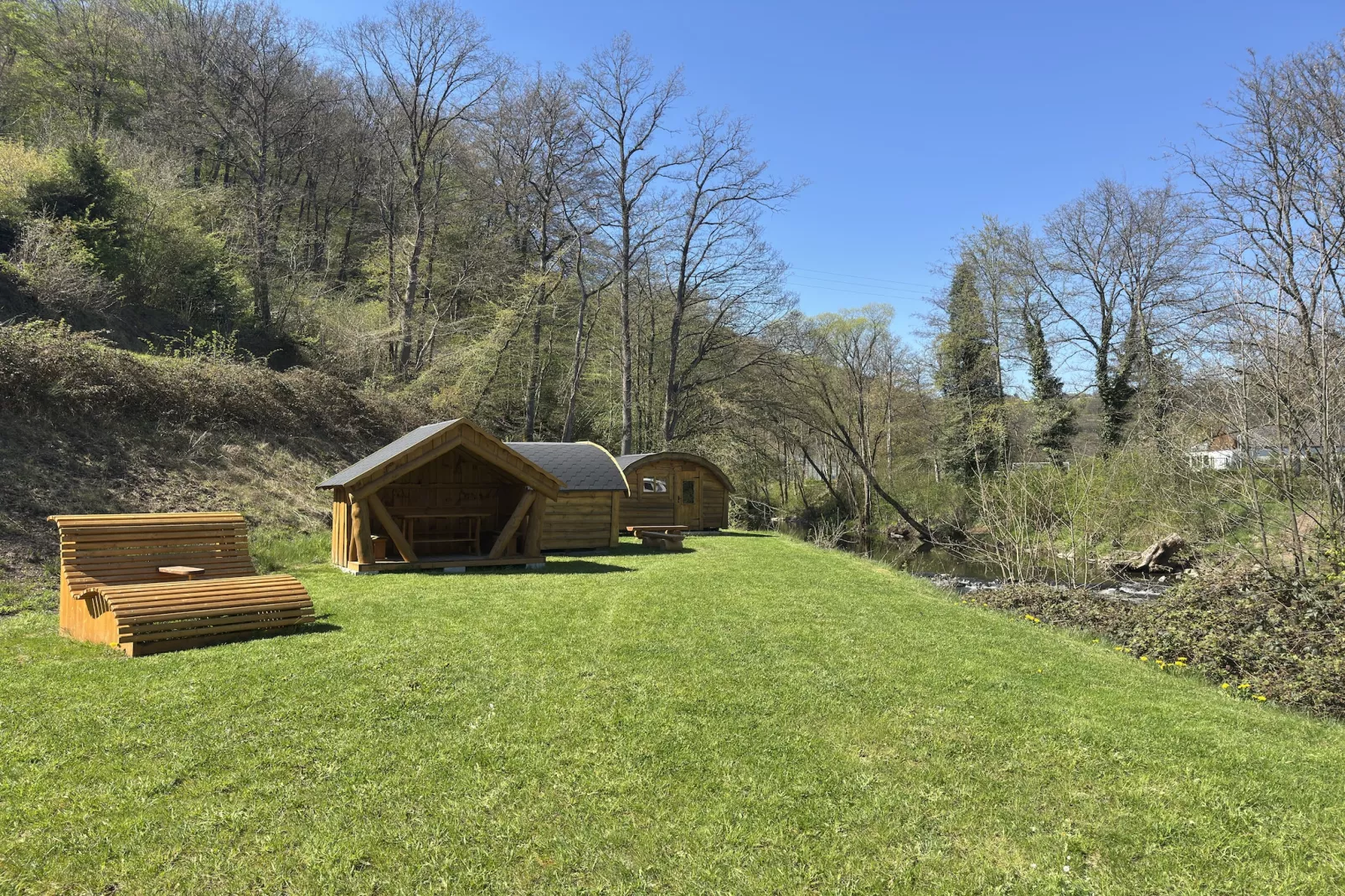 Eifelhütte Campingpark Eifel - Buitenkant zomer