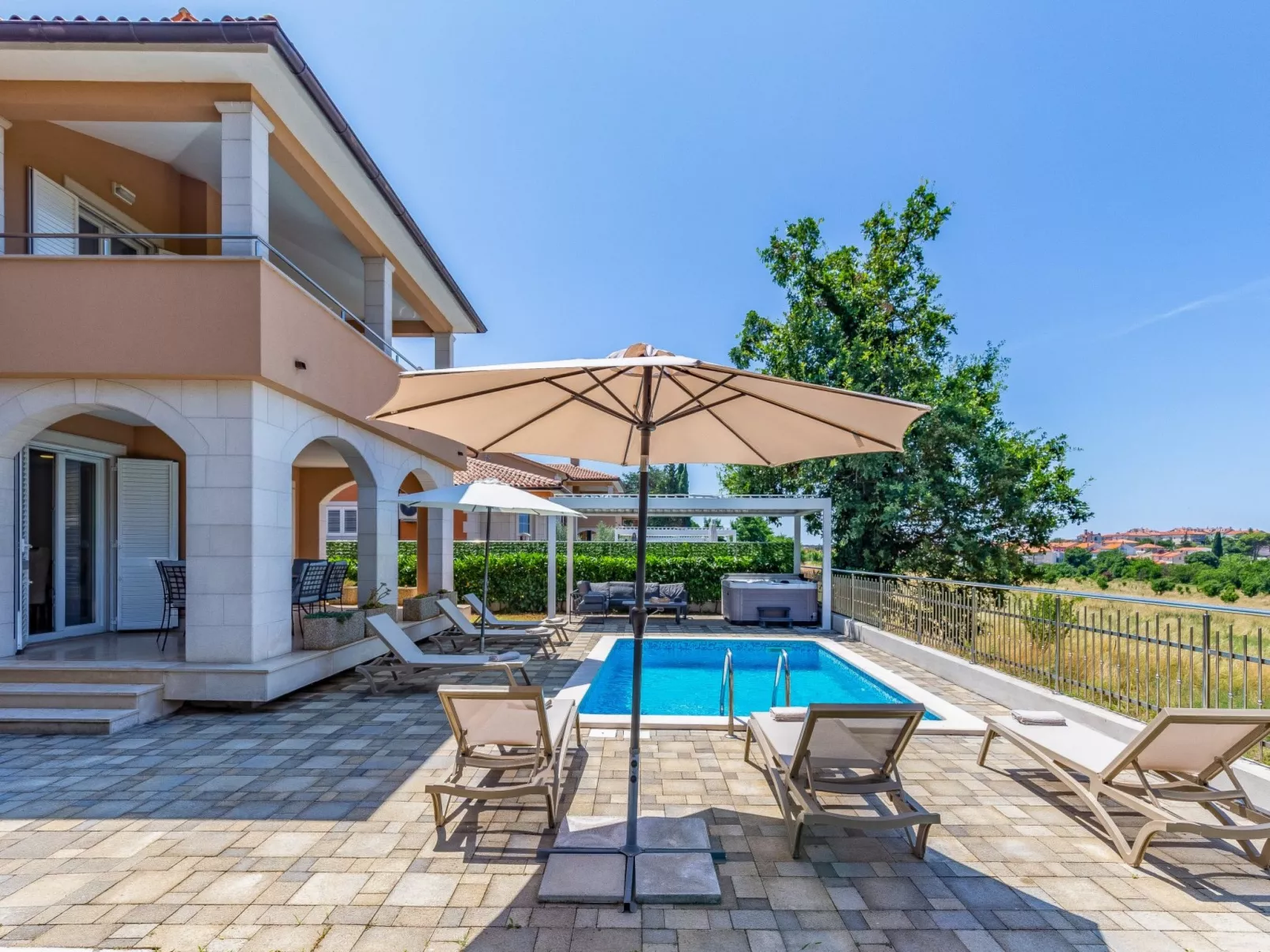 Villa Lotus 13C