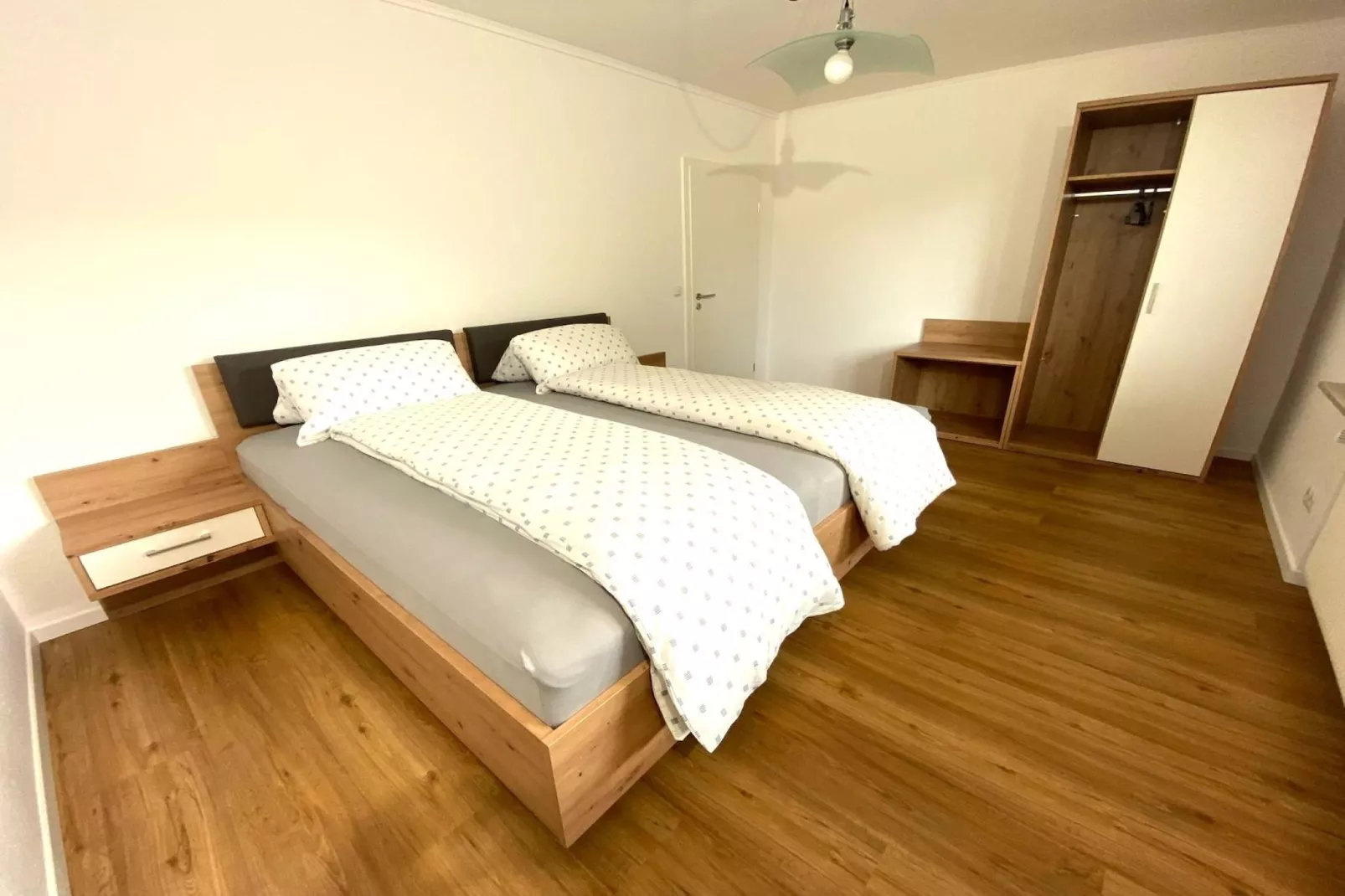 Apartment Spiegelkurve