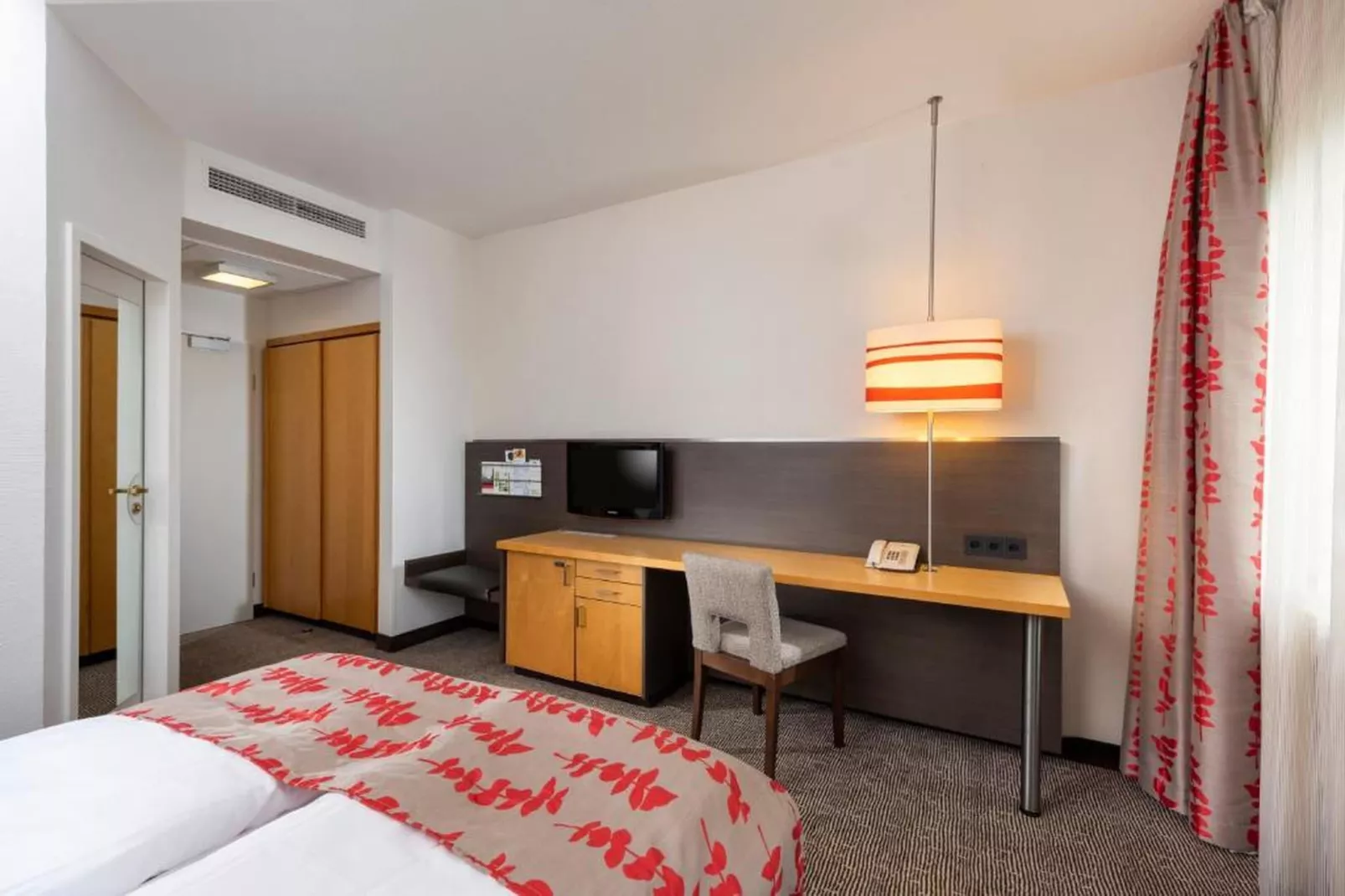 Holiday Inn Frankfurt Neu-Isenb - Standard Double Room