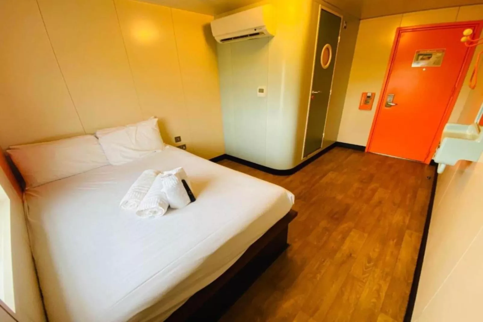 Small Double Room - No Window - Slaapkamer