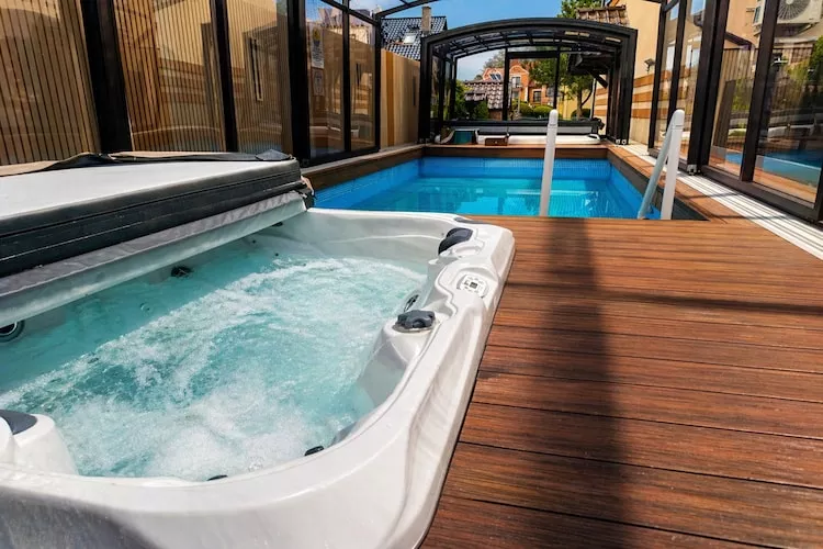 Komfortowy apartament z basenem i jacuzzi w Międzywodziu