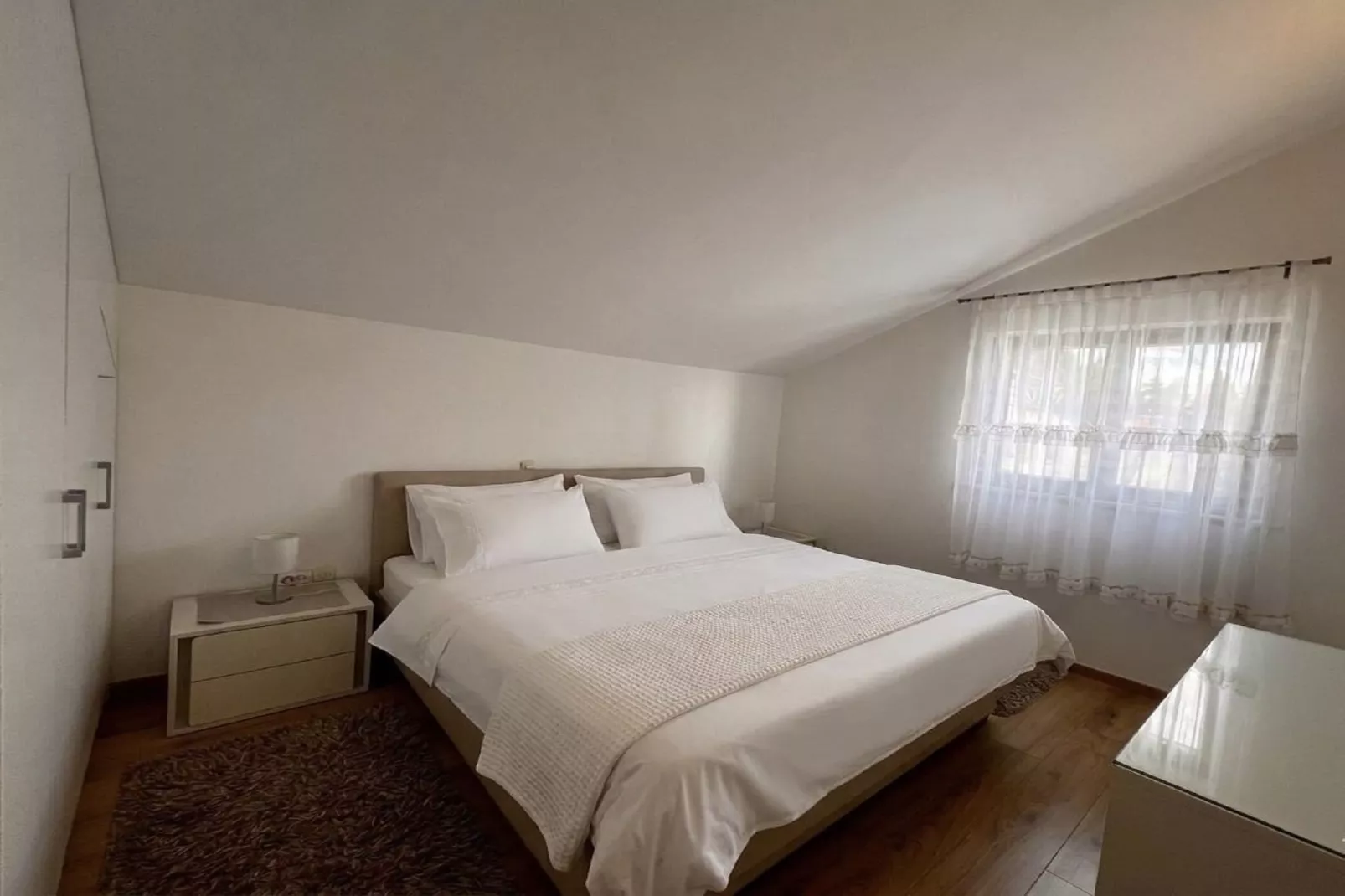 Guest House Kono - One-Bedroom Apartment with Patio and Sea View - Marka Gjaje Street - Slaapkamer