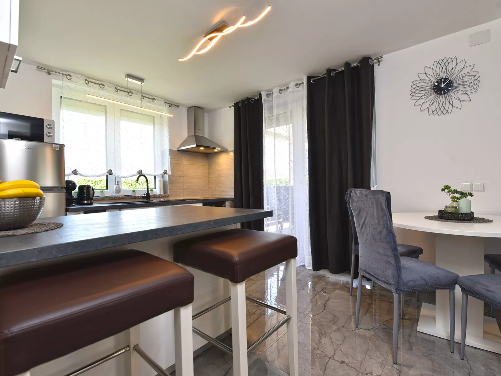 House 2154 - Binnen