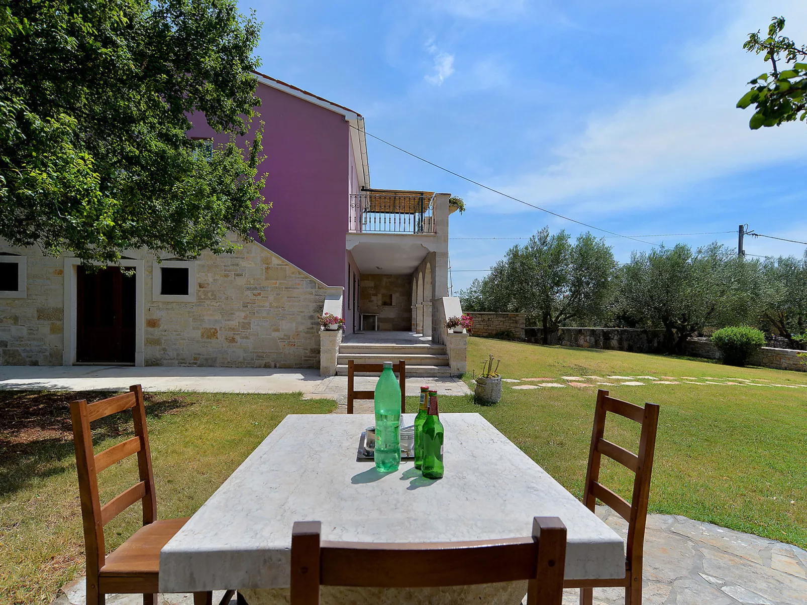 House 2136 - Buiten