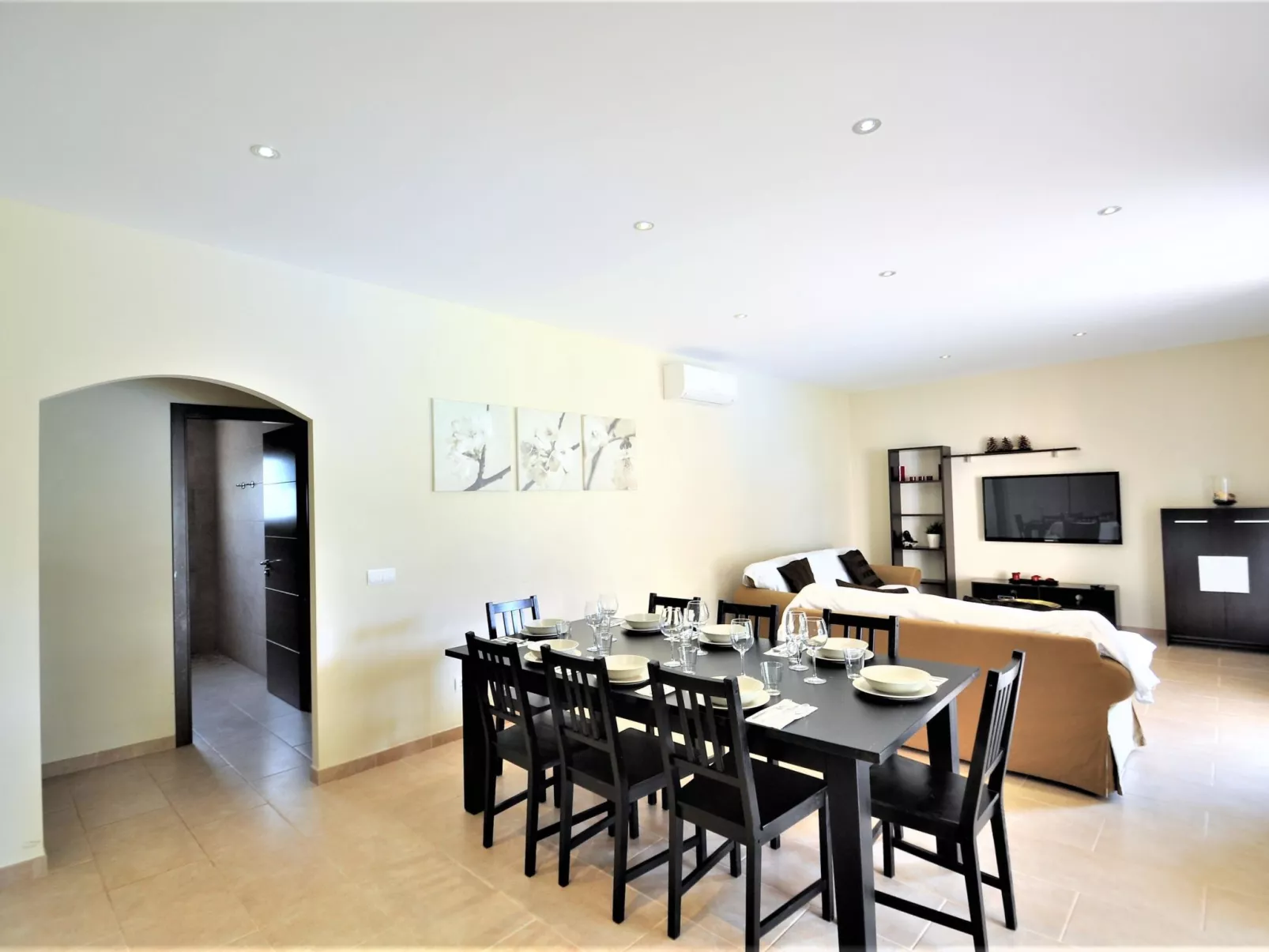 VILLA MONICA en barrio residencial de Cala Pi para 6 personas con piscina priva - Binnen