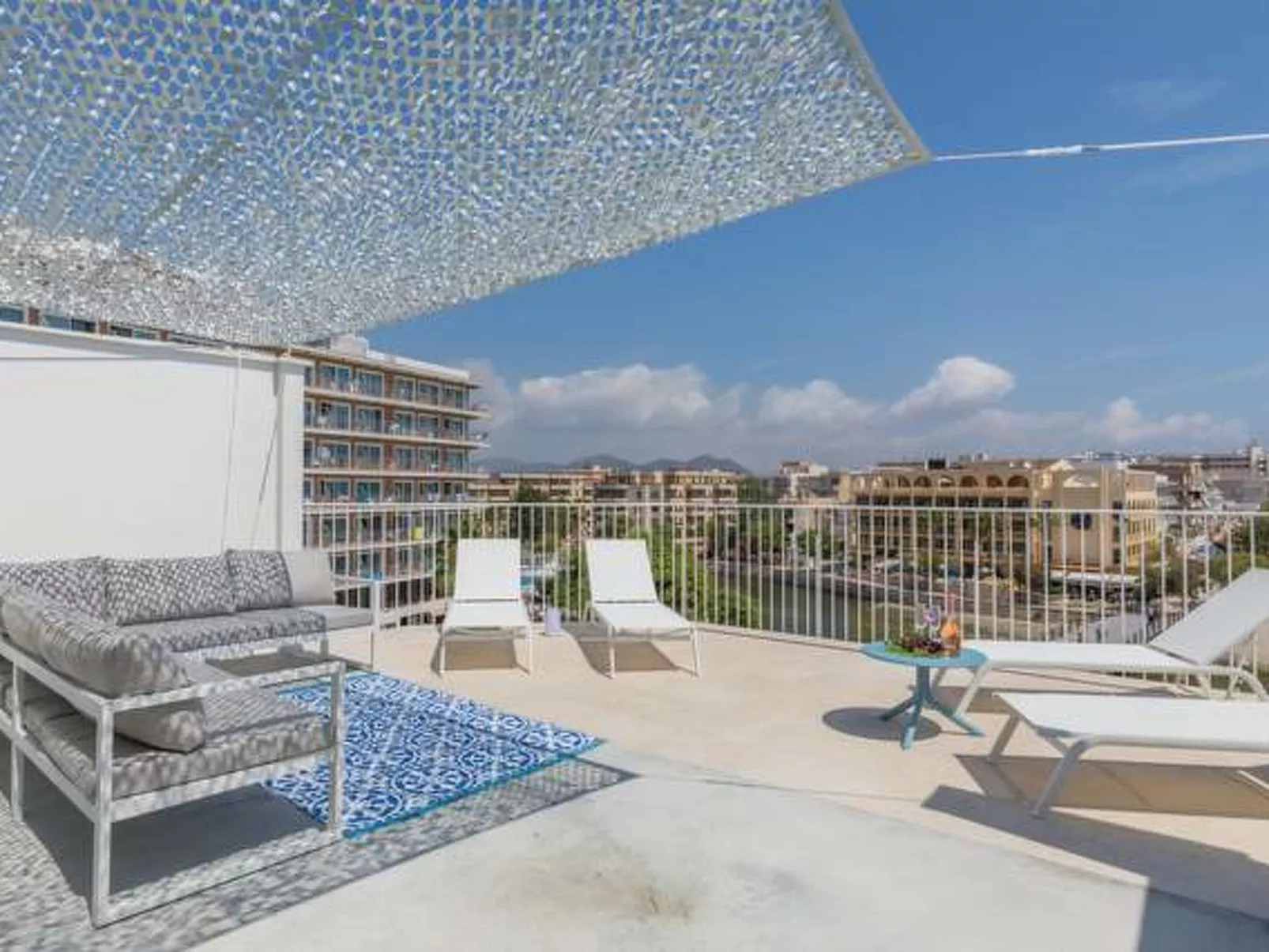 Tolle Wohnung in S'illot-Cala Morlanda mit Terrasse - Buiten