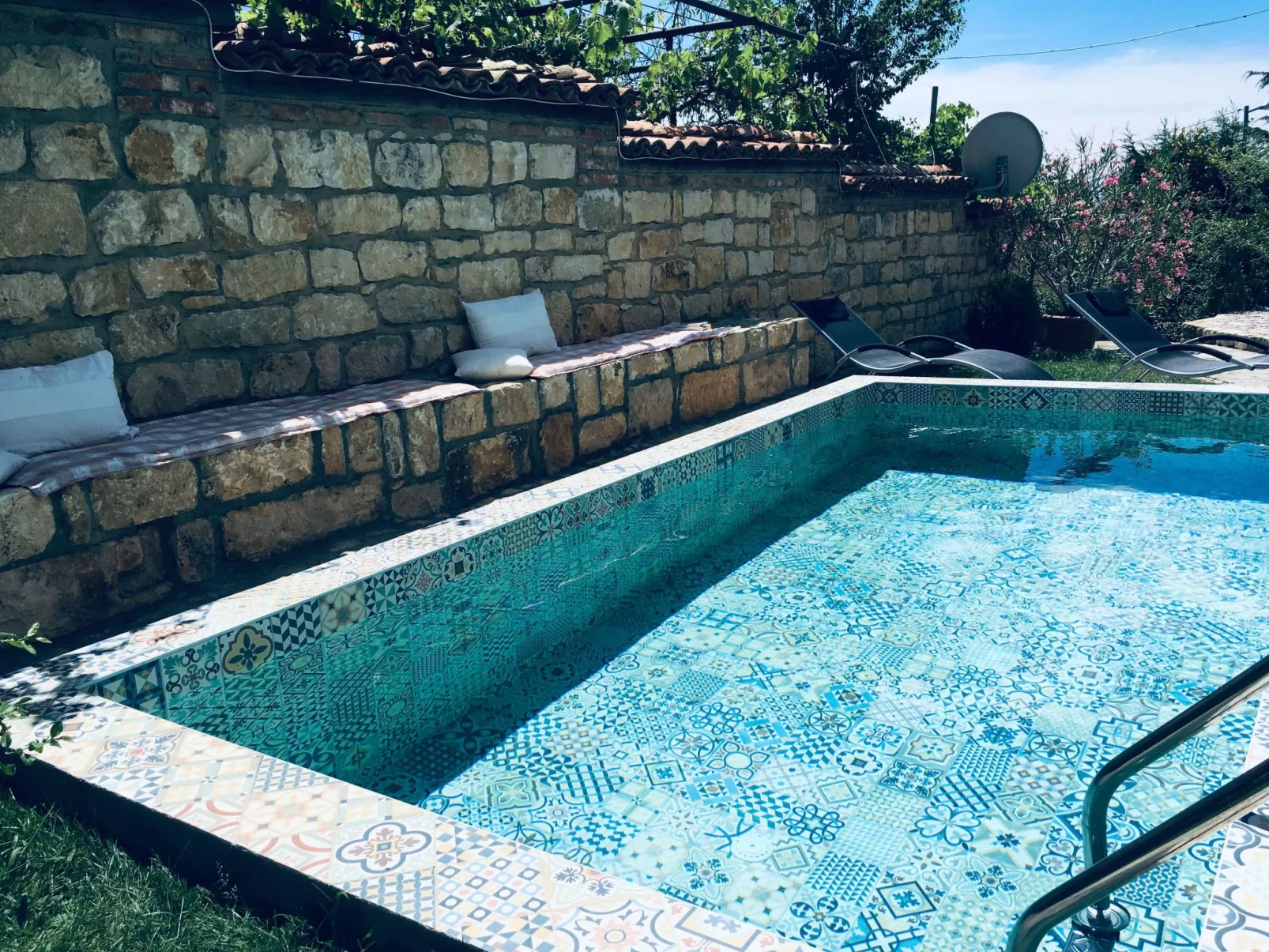 Auf zwei Etagen, mit Garten und überdachtem Grillplatz
