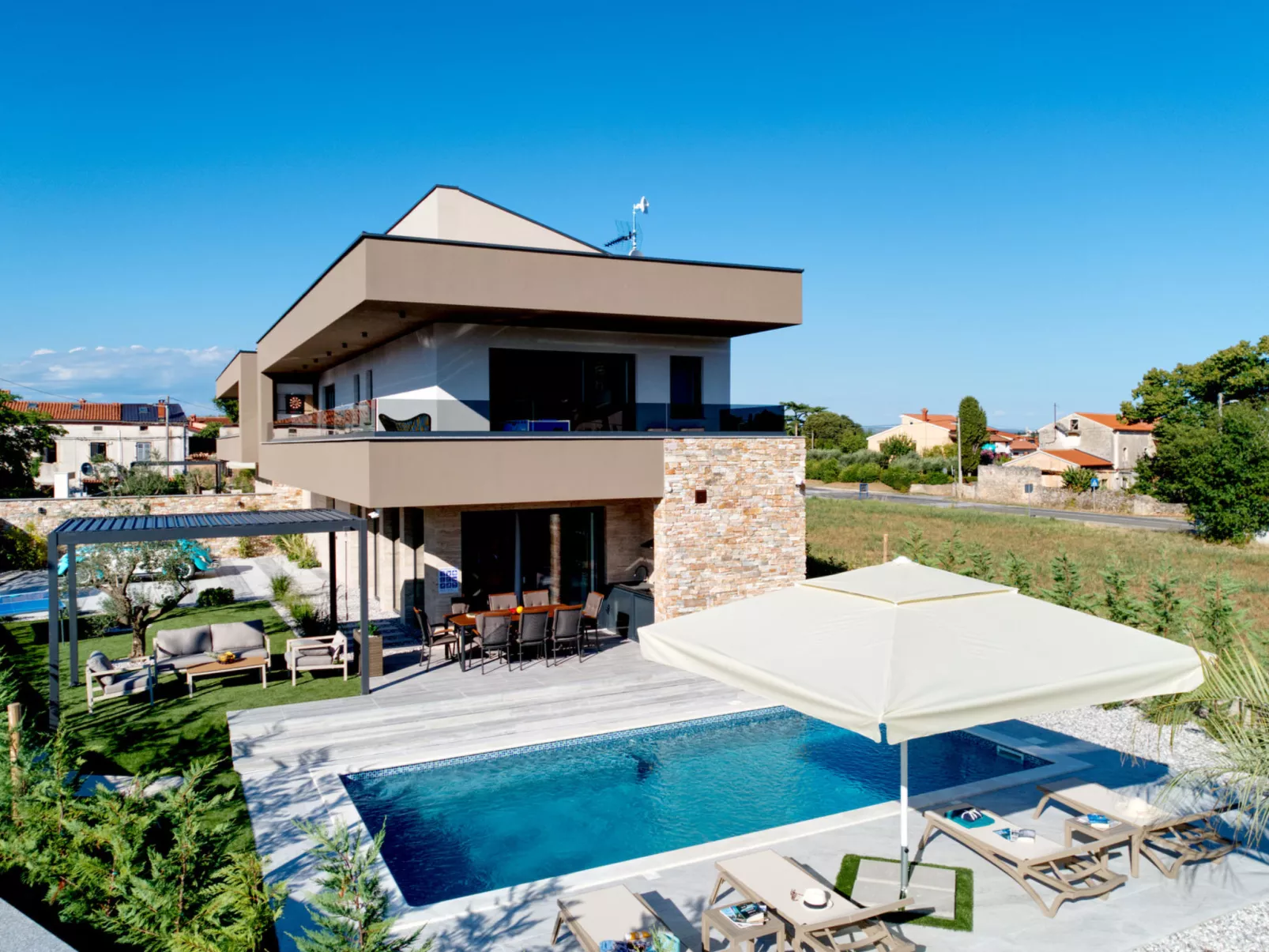 COMPLEX 2 VILLAS PIERON-BAVIGO