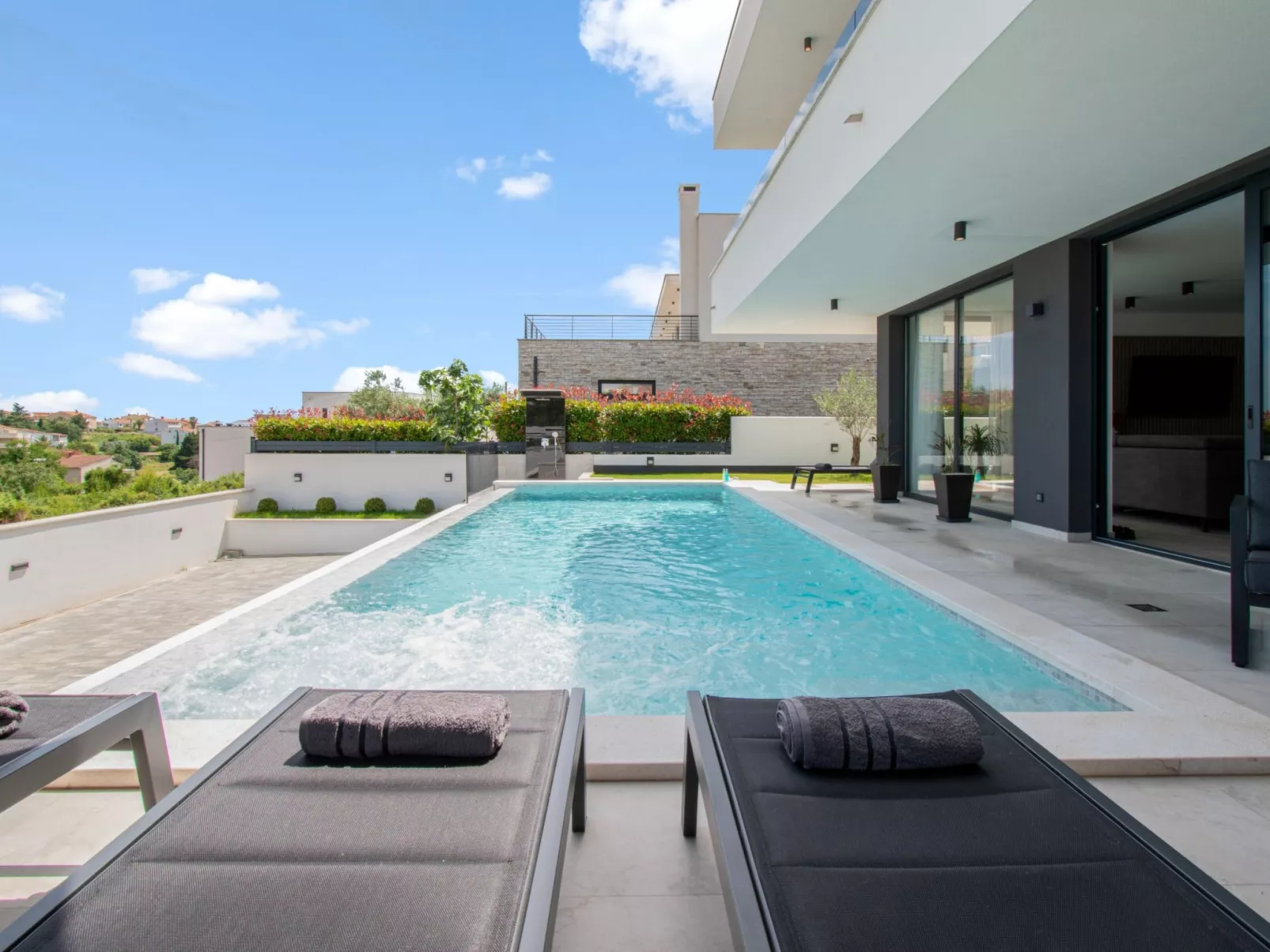 Villa Infinity Gem