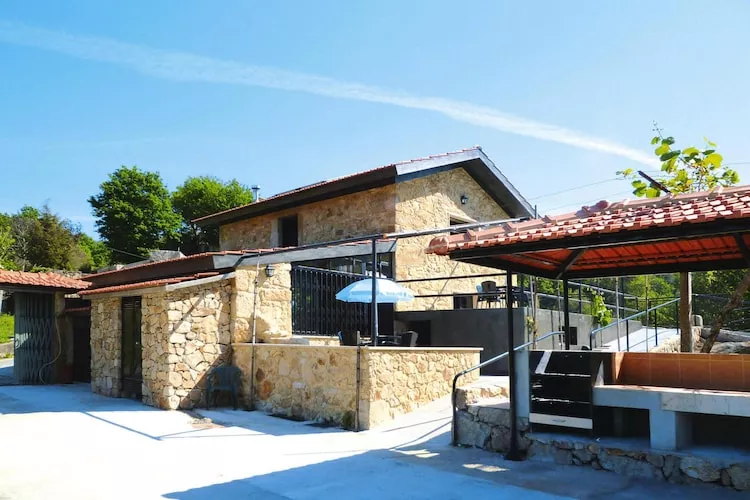 Holiday home Vale de Cambra - Buitenkant zomer