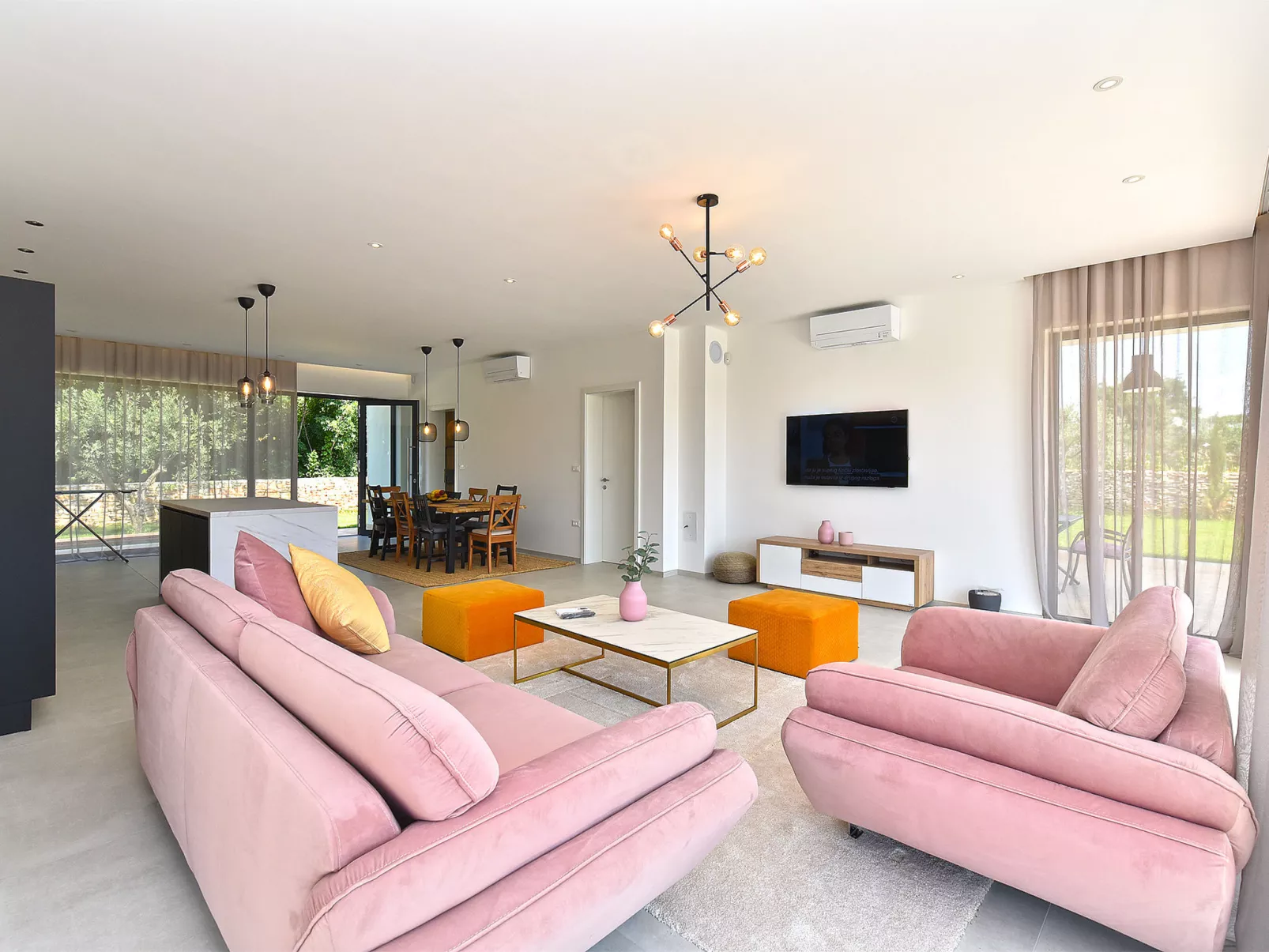 House 2117 - Binnen