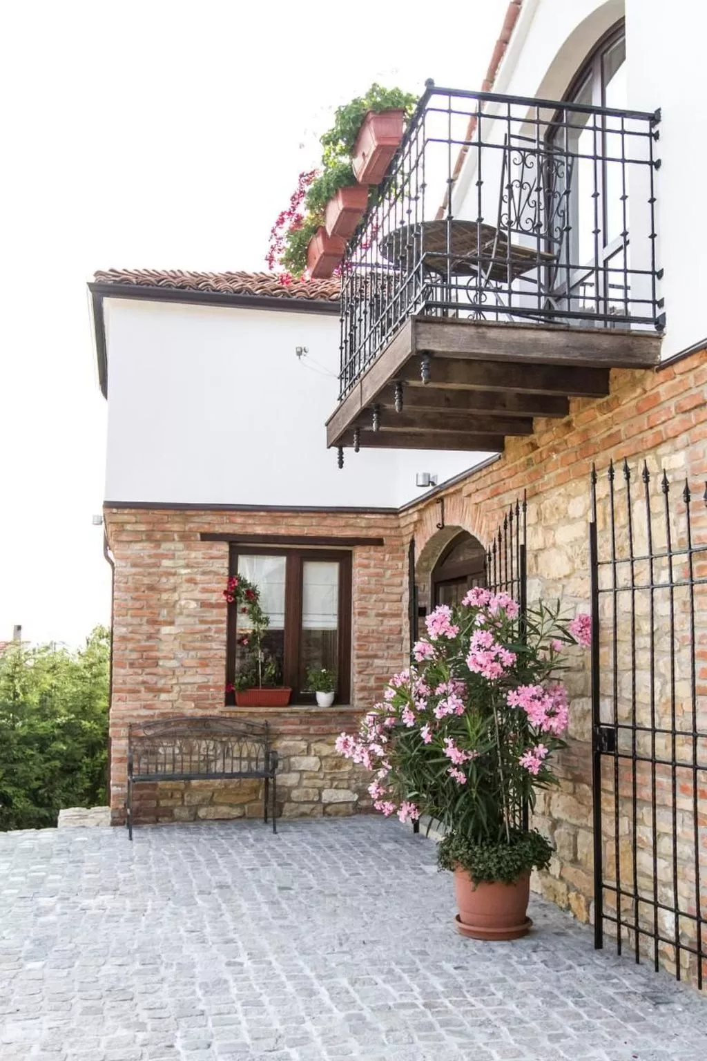 Auf zwei Etagen, mit Garten und überdachtem Grillplatz - Image-tags.info