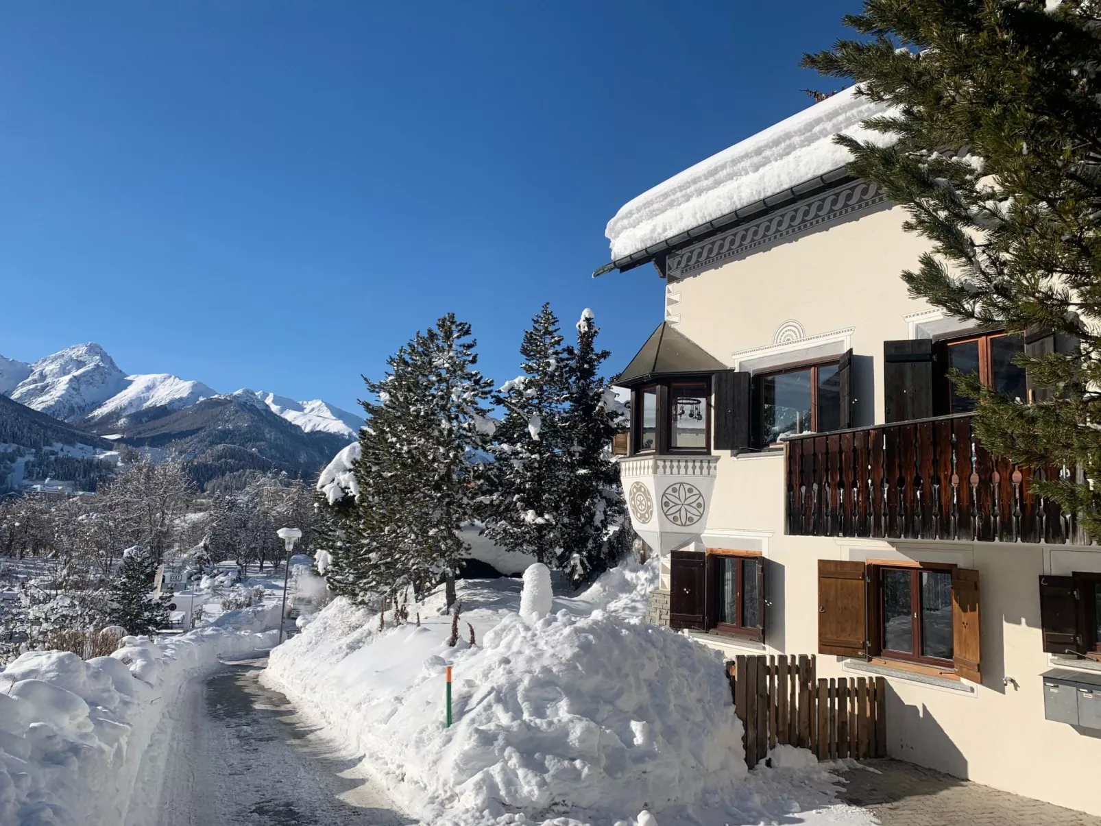 Chasa Tusa, (Scuol). - Buiten