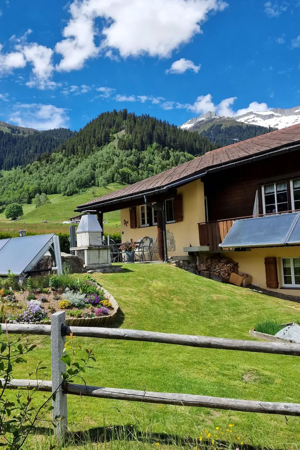 Casa Buretsch Fry, (Segnas/Disentis). - Buiten