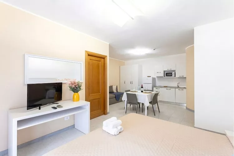 Rina Sea Apartments Mono