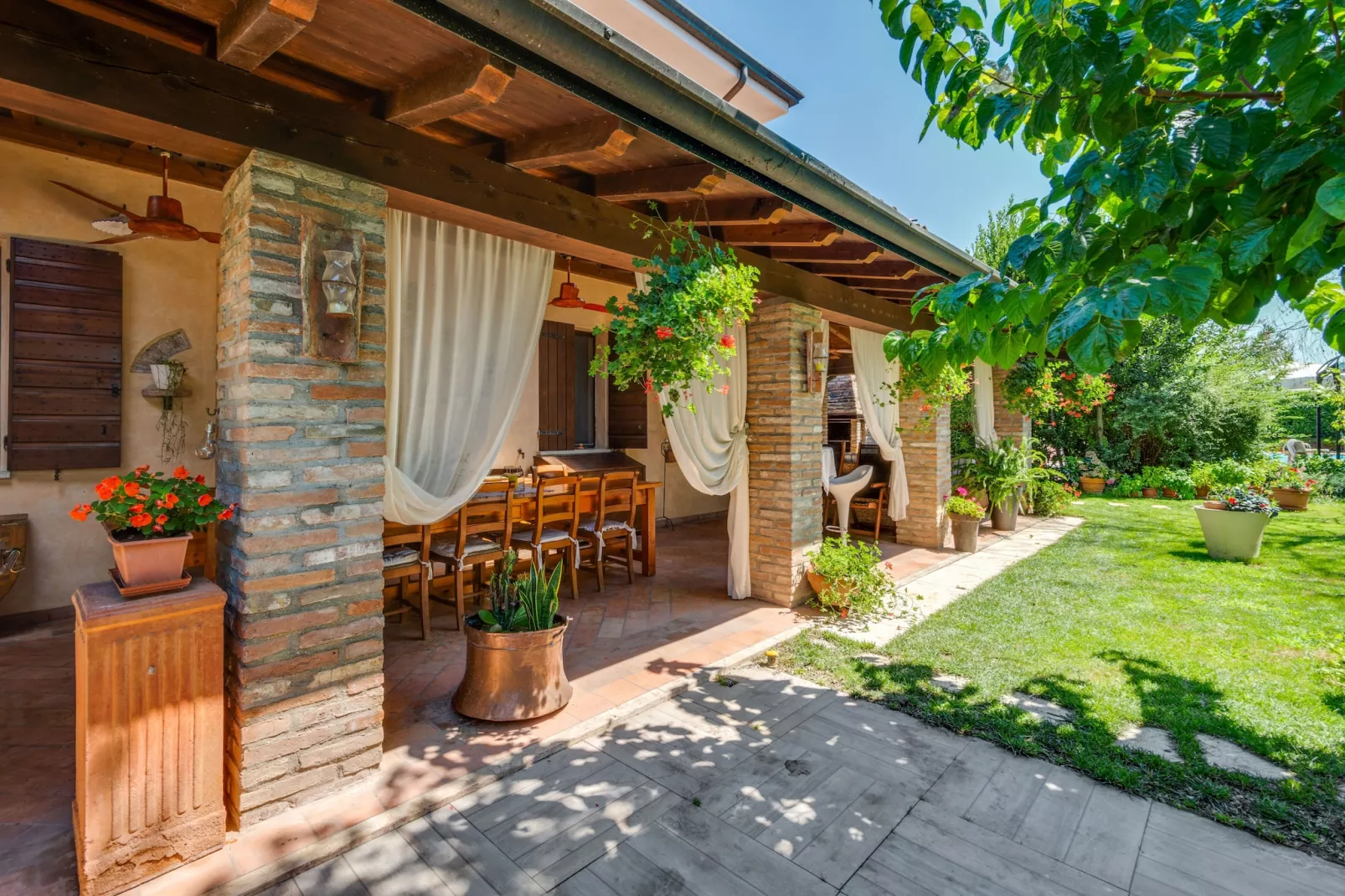 Casa Vacanze situata tra Mantova Verona e il Lago di Garda - Il Trigolo - Terrasbalkon