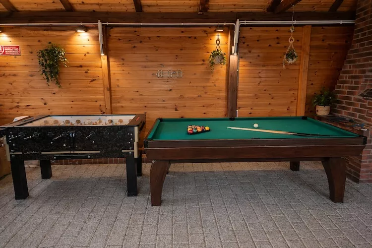 Komfortowy apartament z basenem i jacuzzi w Międzywodziu - Recreatieruimte
