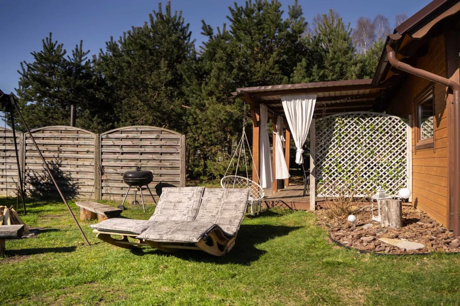 Domek wakacyjny LUX dla max 4 osób w Bałachach - Tuinen zomer