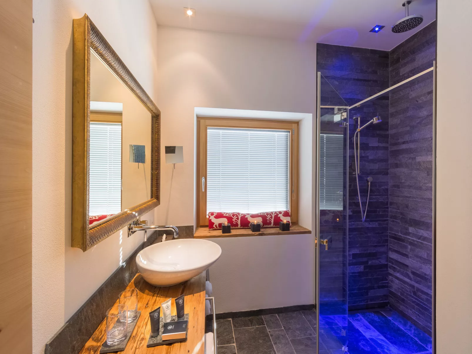 Alpinlodge & spa*****, (Samnaun-Ravaisch). - Binnen
