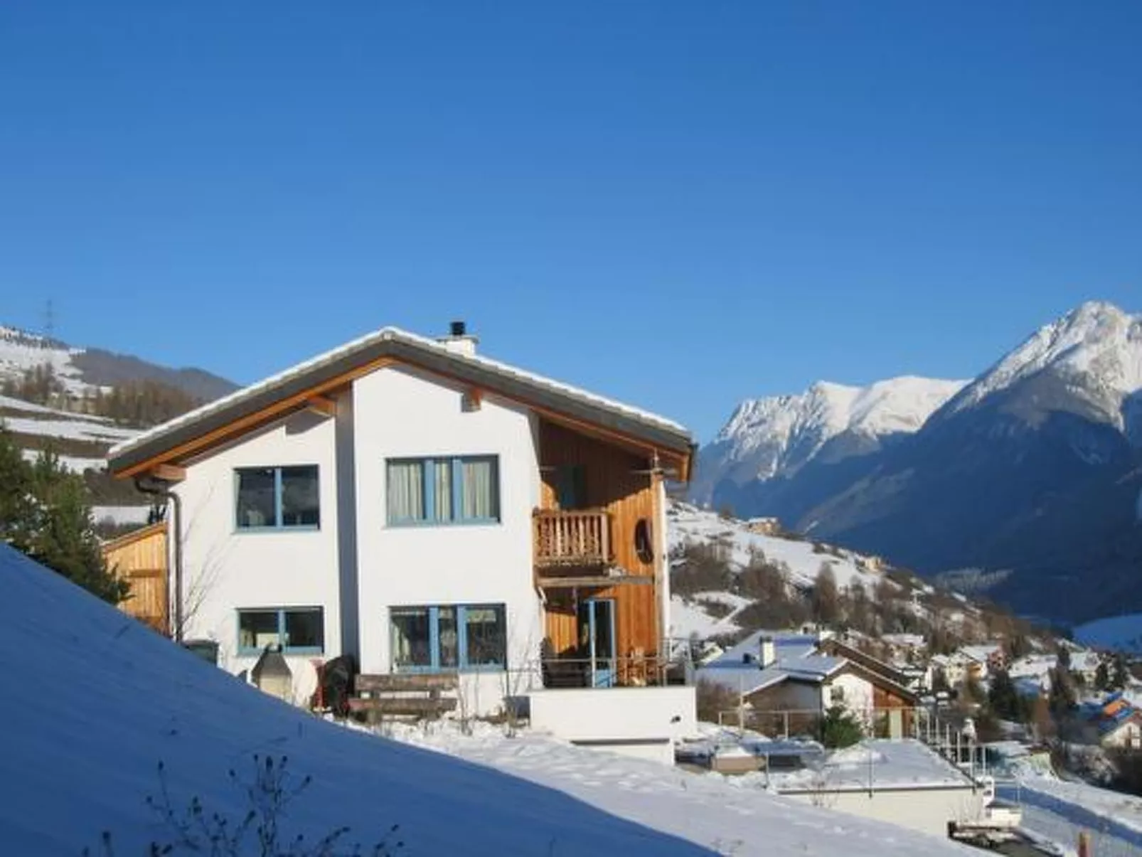 Chasa Surval, (Scuol). - Buiten
